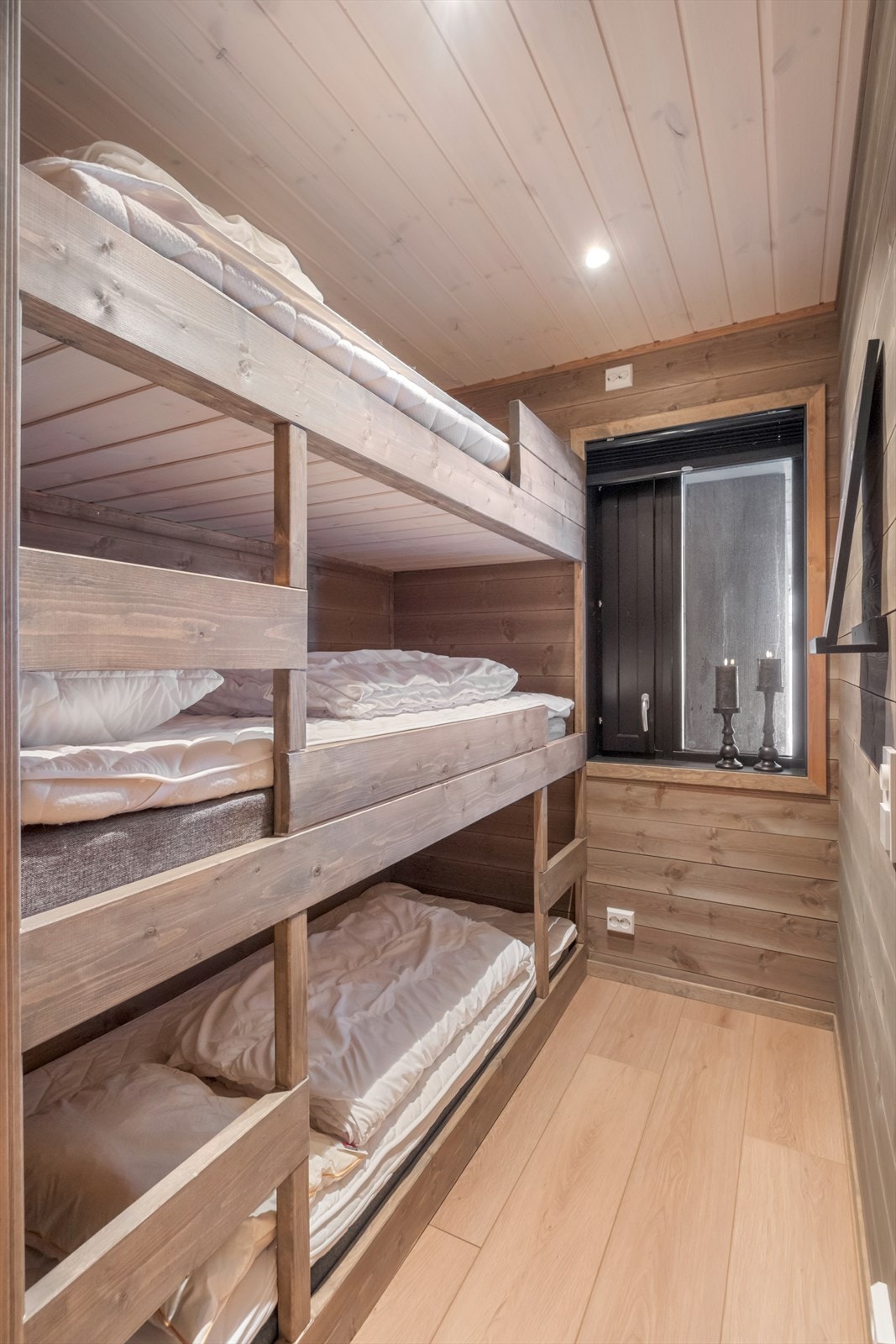 Køyesenger i tre gir god utnyttelse av plassen på soverommet. Galleribilde