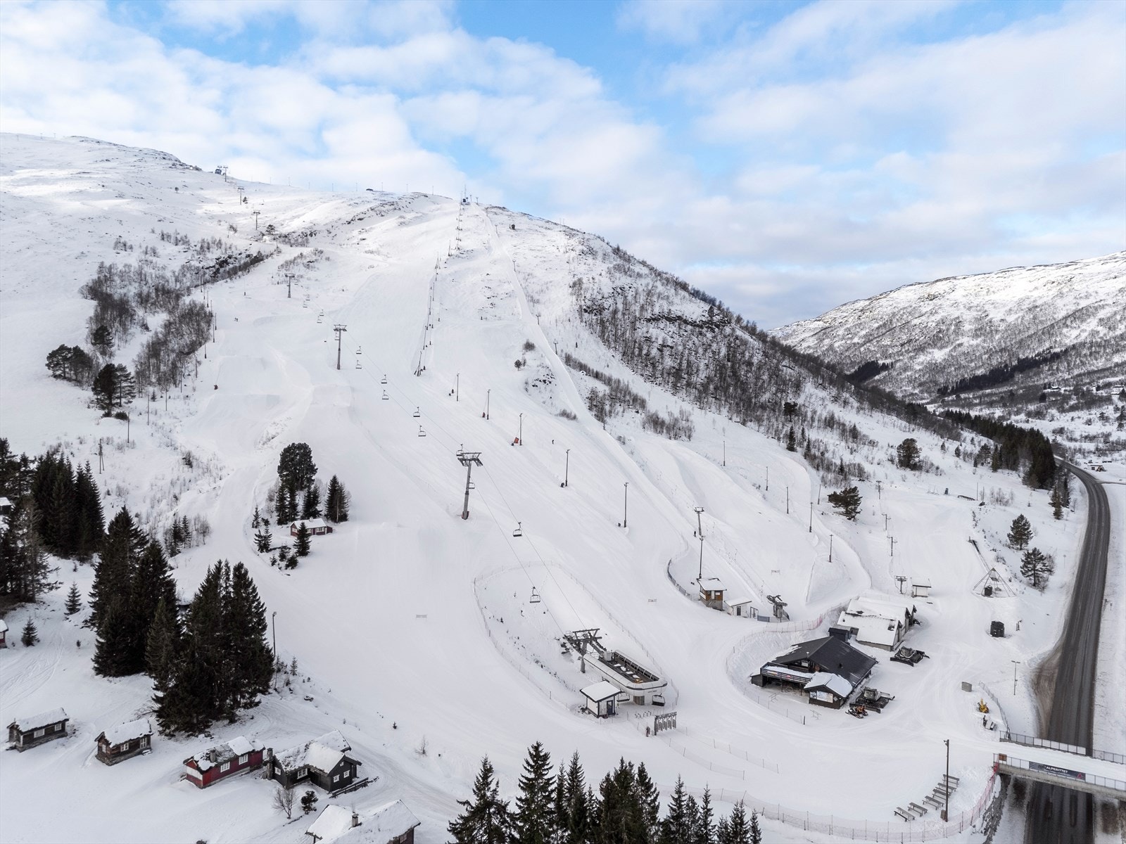 Alpinanlegget i nærheten gir gode muligheter for ski og andre vinteraktiviteter. Galleribilde