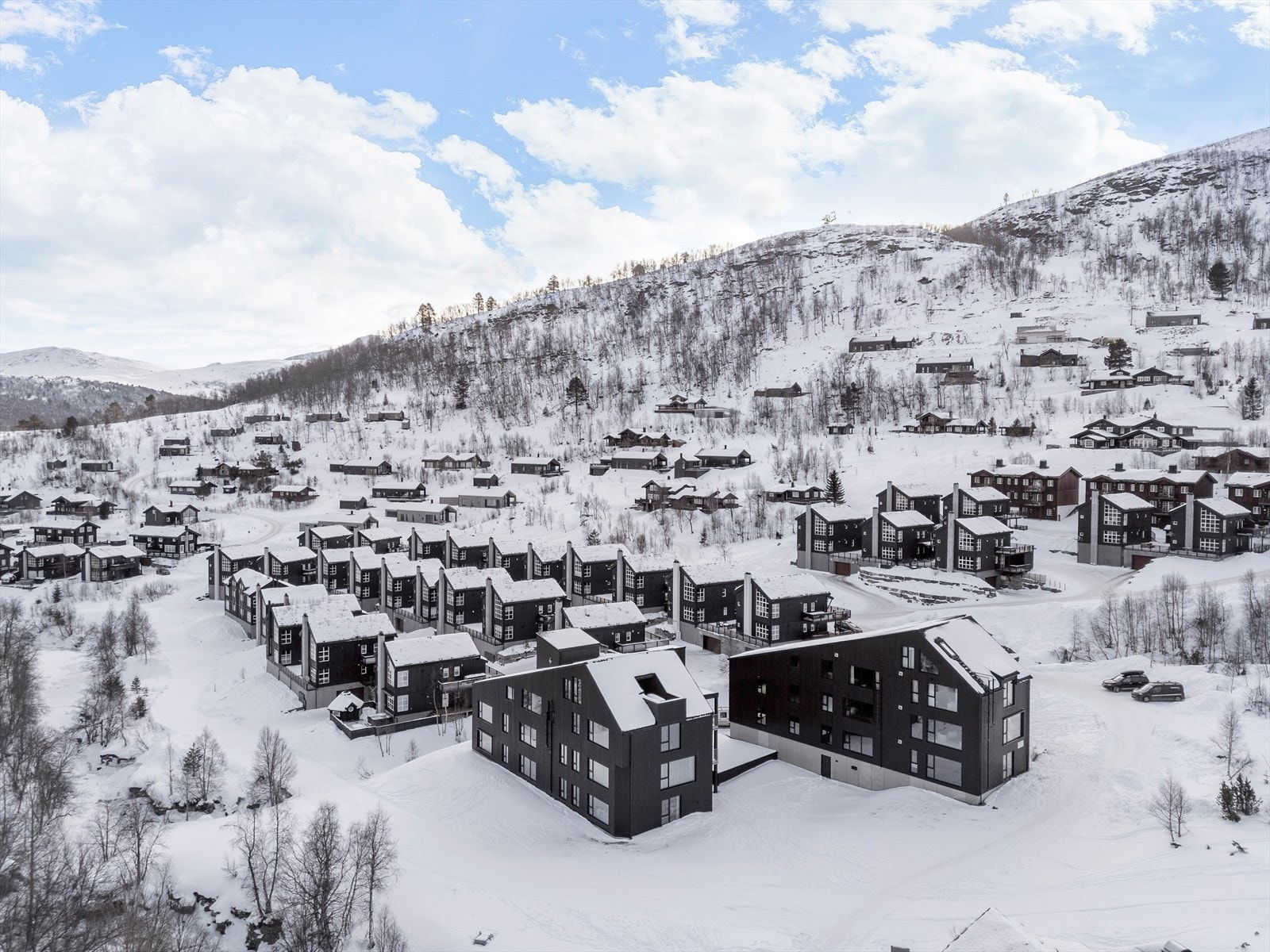 Området er preget av moderne fritidsboliger i et populært skidestinasjon. Galleribilde