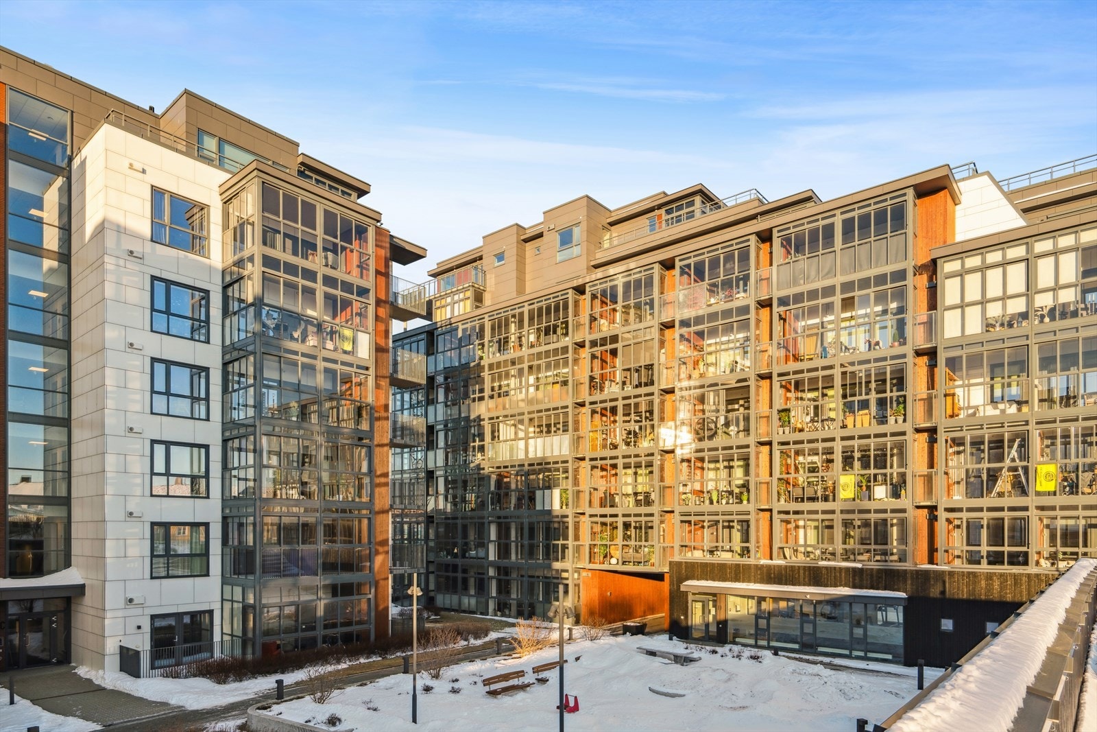 Med leiligheten følger det parkeringsplass i garasjeanlegg, med mulighet til å etablere elbillader. Galleribilde