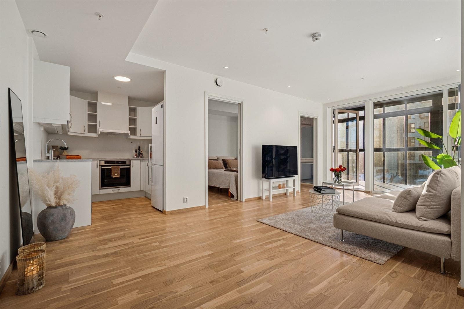 Boligen har fått tilstandsgrad 0 og 1 på alle punkter, og fremstår som svært pent brukt. Galleribilde