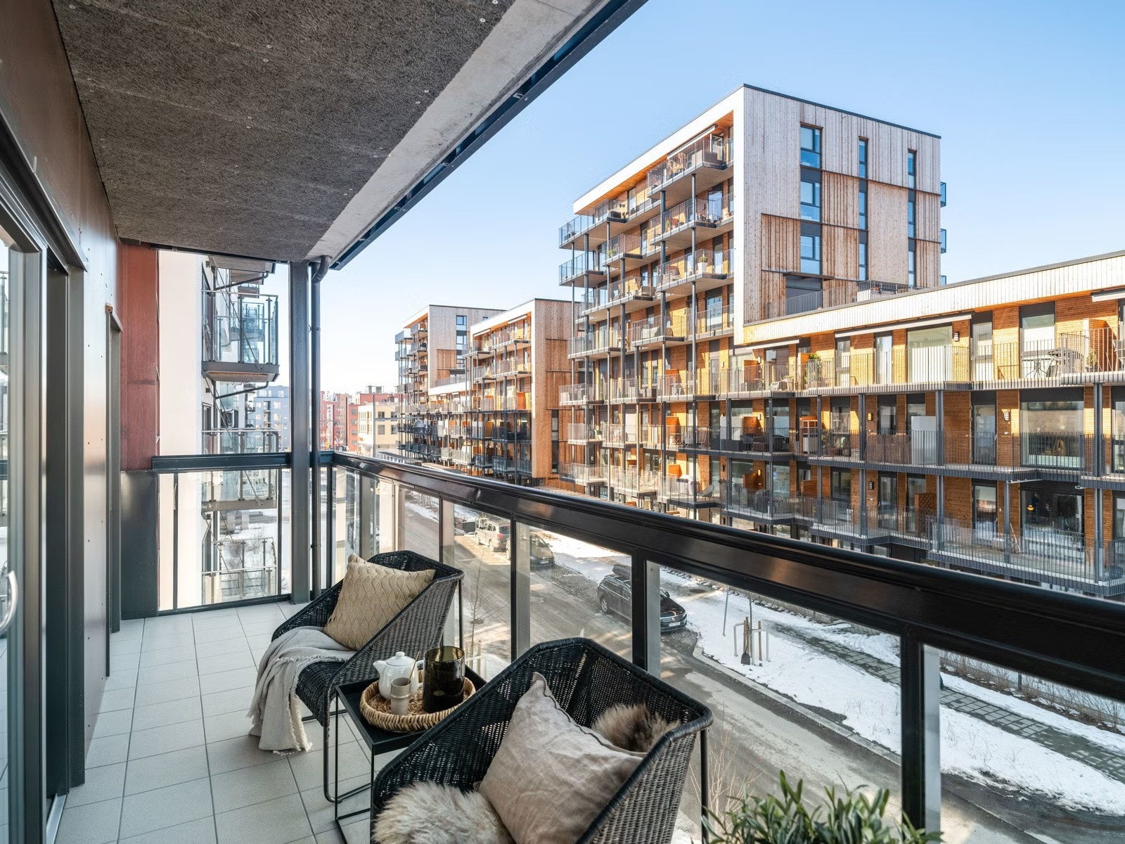 Fra stuen er det direkte utgang til balkongen som er på 9m² Galleribilde