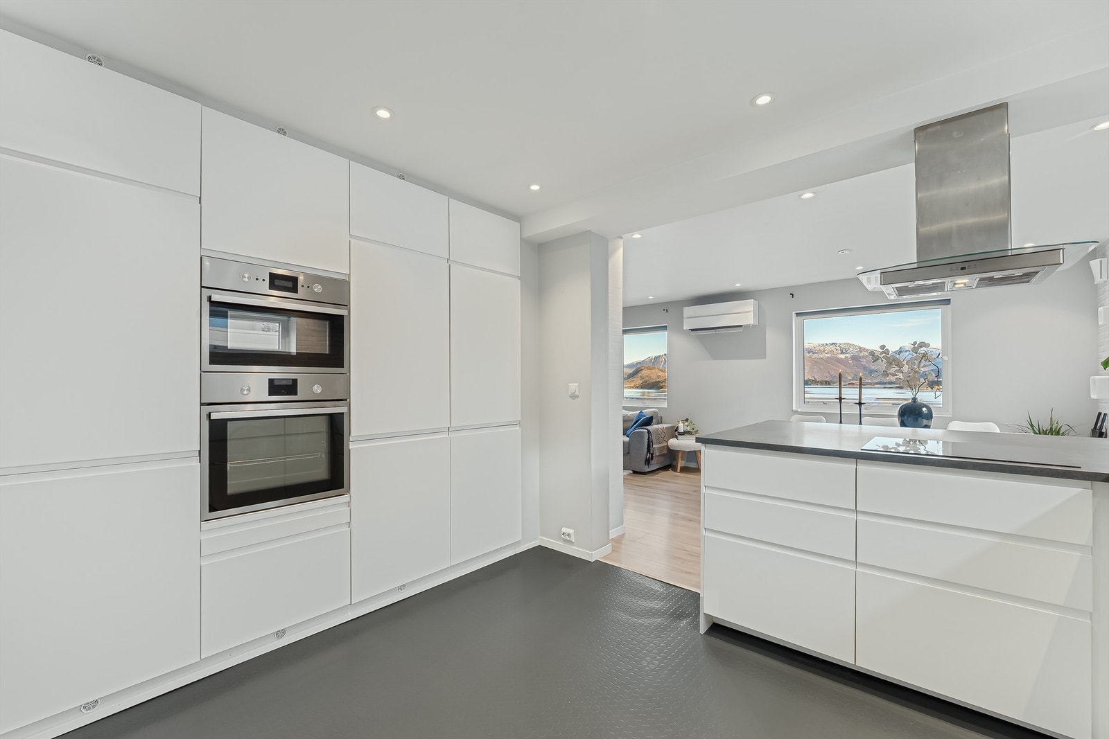 Innredningen har integrerte hvitevarer Galleribilde