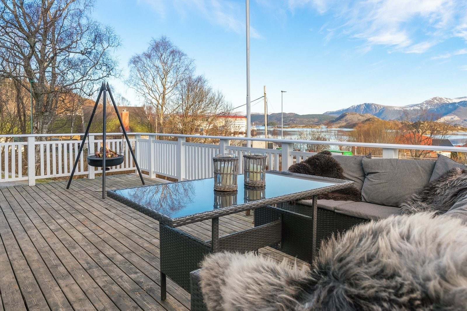 Koselig veranda med flott utsikt Galleribilde