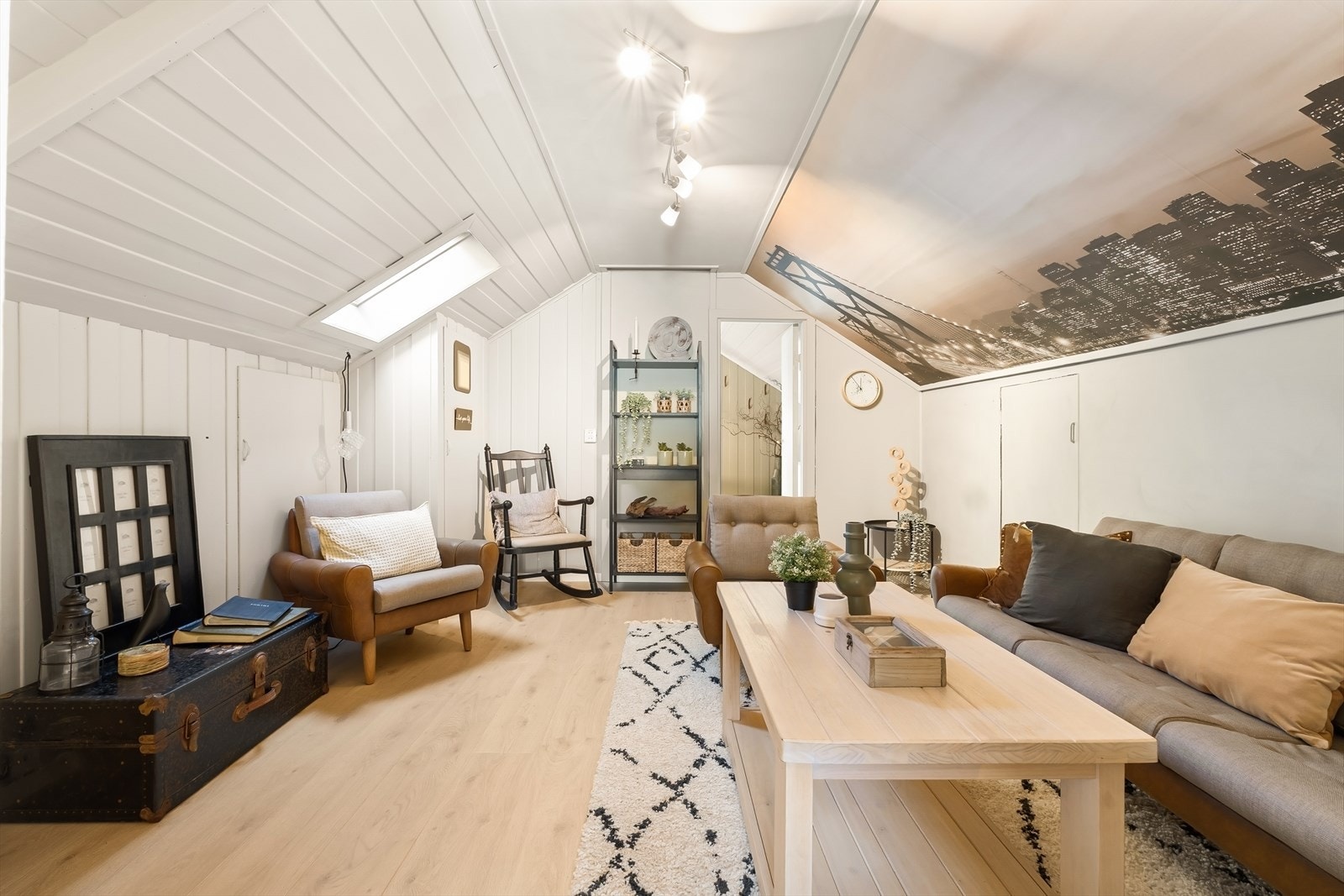 Det første rommet kan brukes som stue til ungdommen, eller annet. Galleribilde