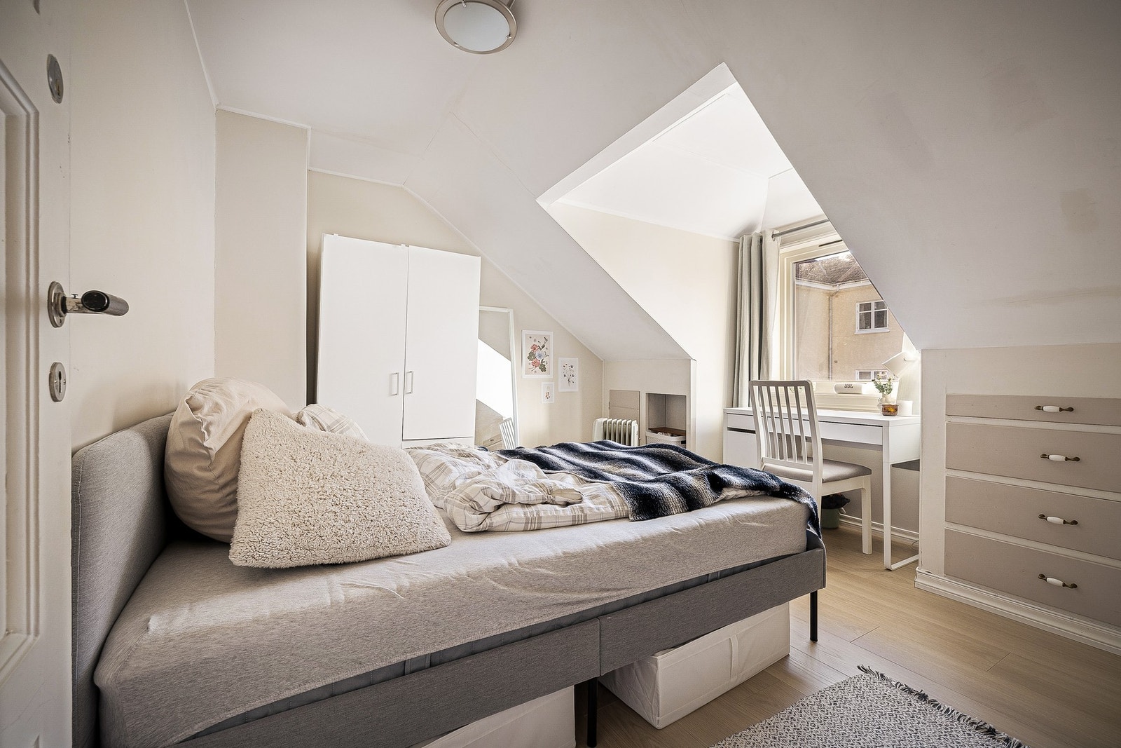 - Stort soverom som er enkelt å møblere - Galleribilde