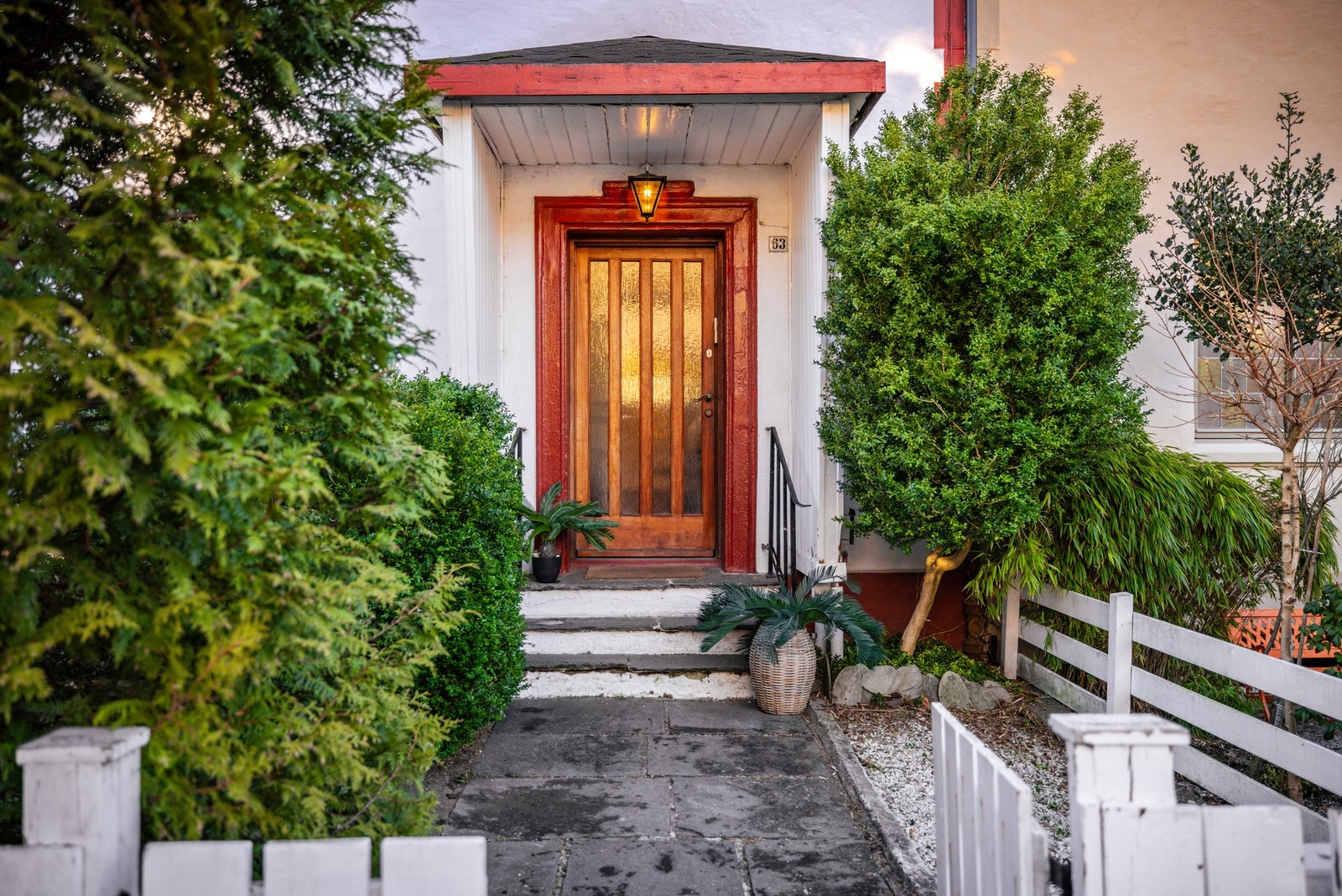 - Pent og velholdt inngangsparti - Galleribilde