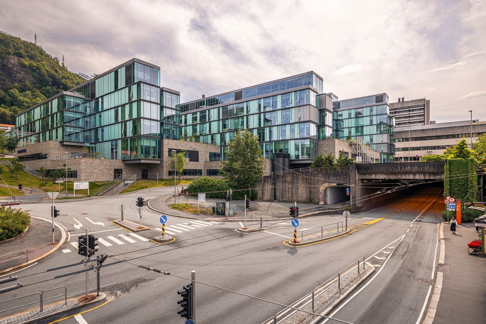 - Haukeland Universitetssykehus og Odentologen er lett å nå til fots, på sykkel eller et par busstopp unna - Galleribilde