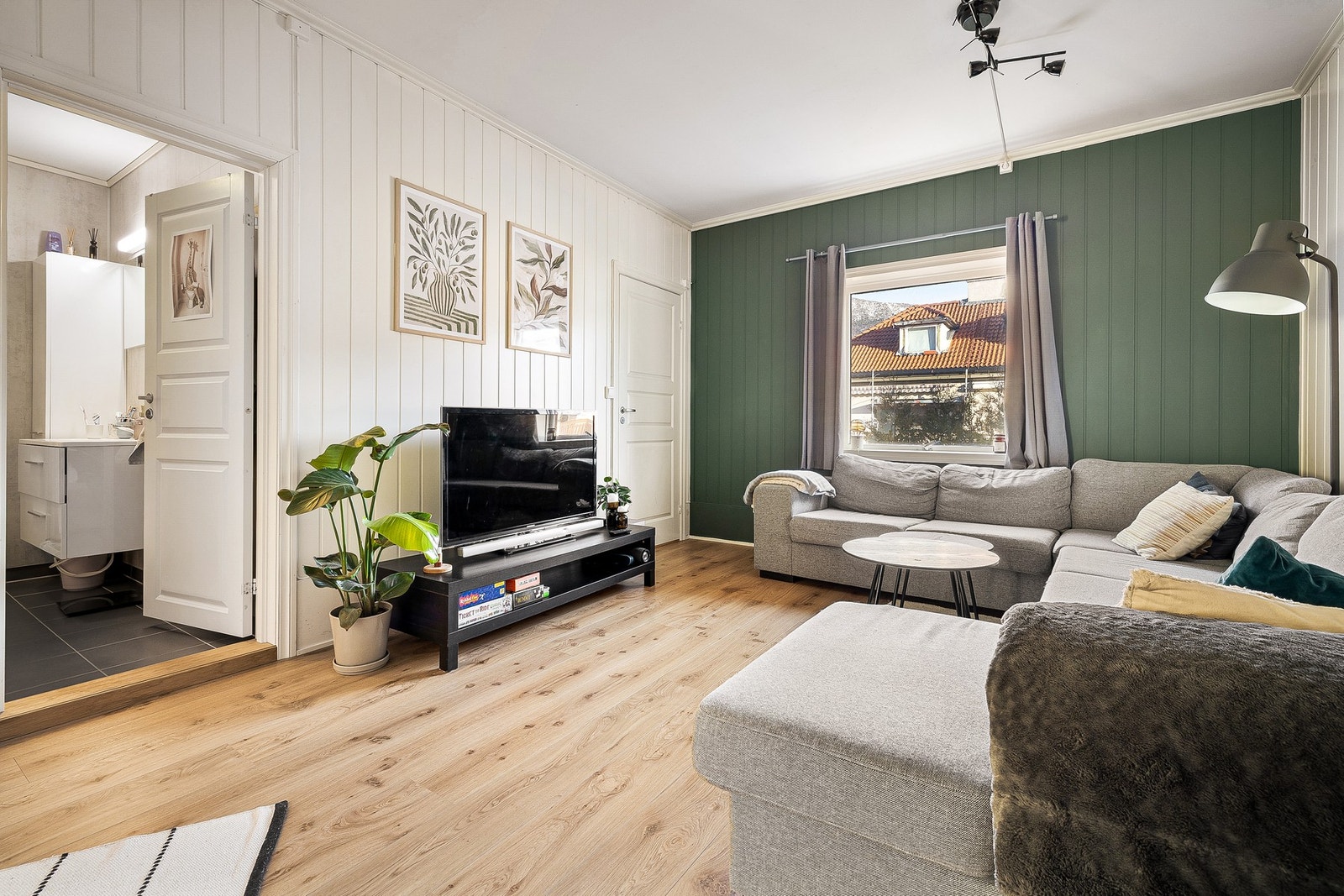 - 2.etasje holder pen utleiestandard og planløsningen i 2. etasje er tilsvarende 1. etasje - Galleribilde