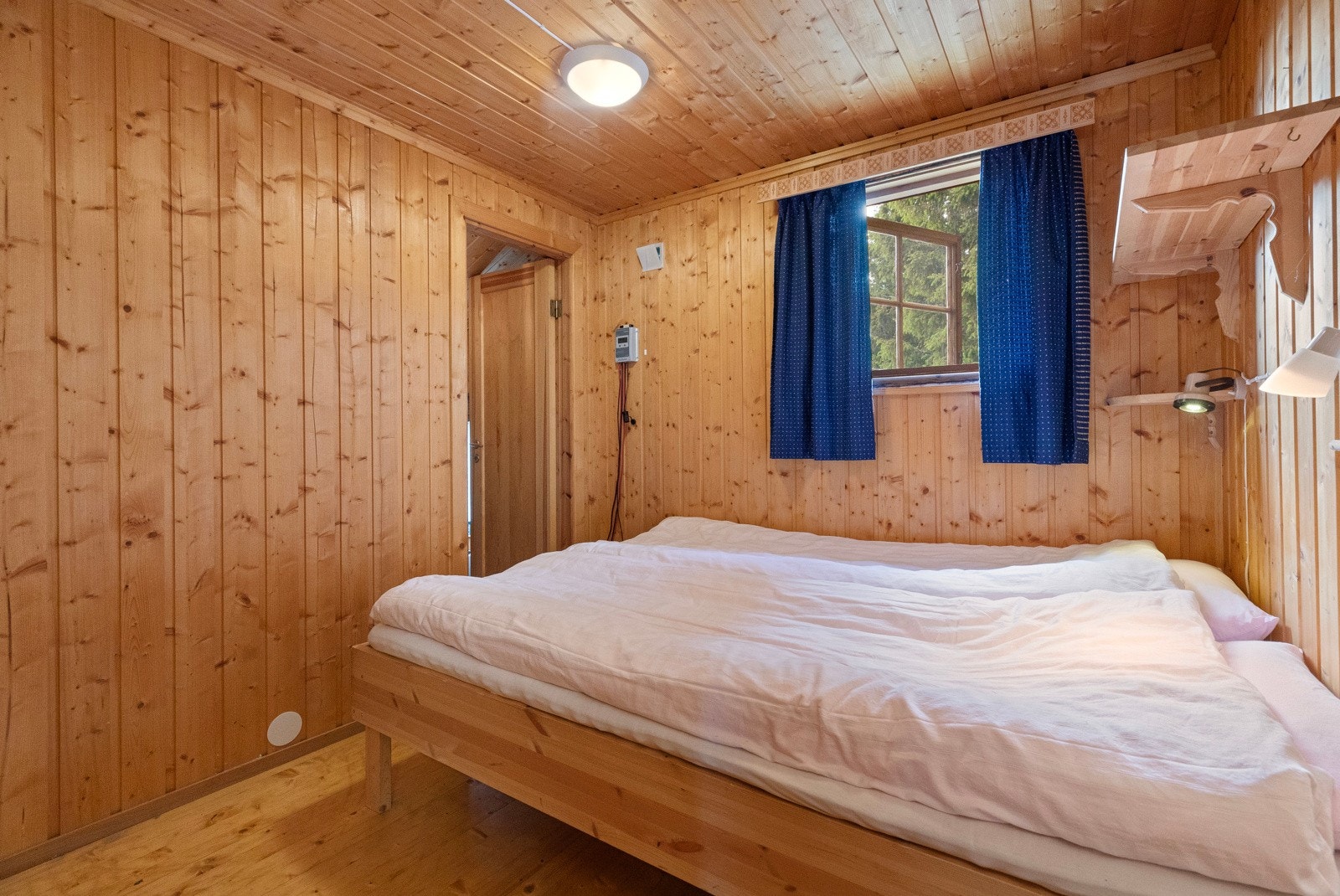 Hovedsoverom med plass til dobbelstseng og innebygd garderobeskap Galleribilde