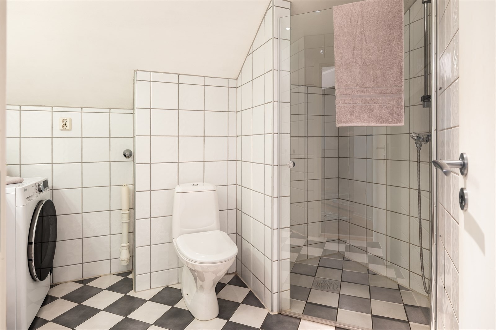 Selger byttet dusjdører i 2023. Galleribilde