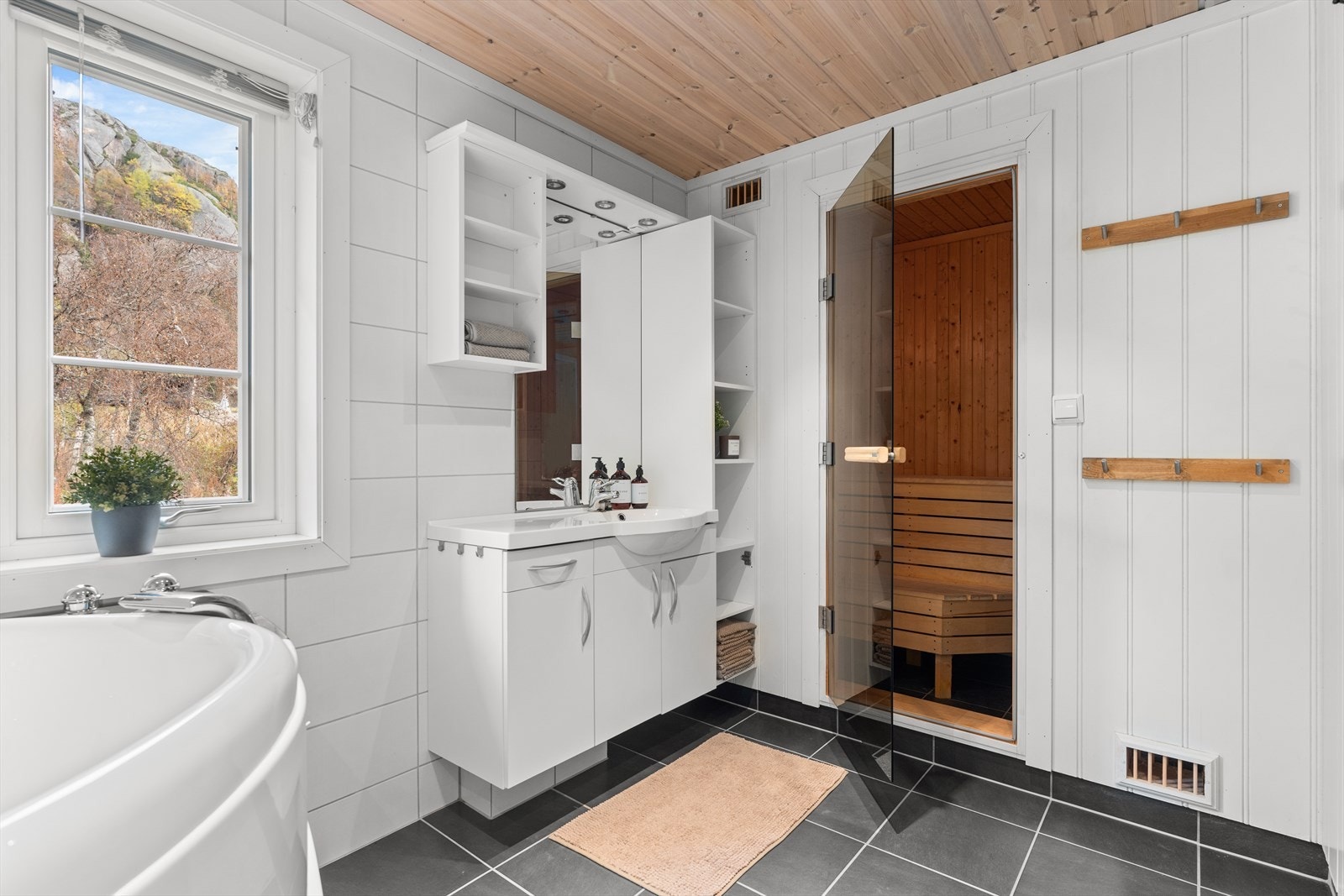 Badstuen ligger innenfor hovedbadet Galleribilde