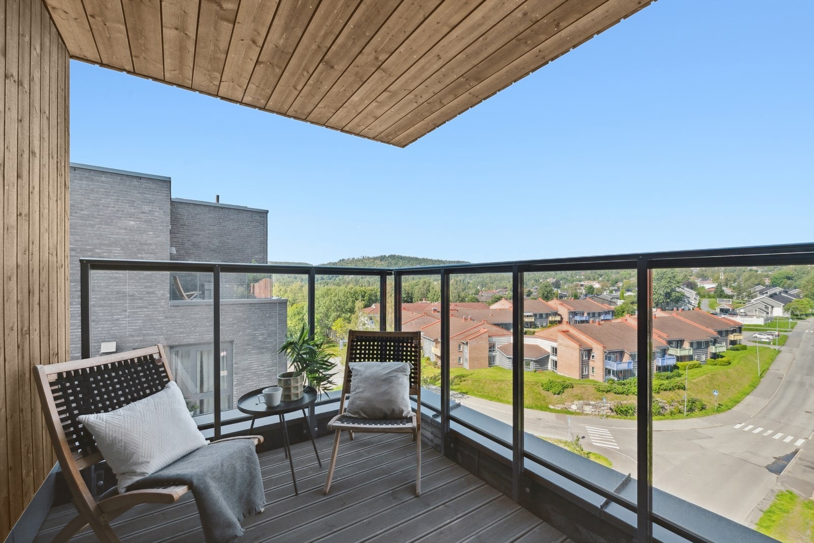 Overbygd altan ut fra gangen som er tilstøtende soverommene. Galleribilde