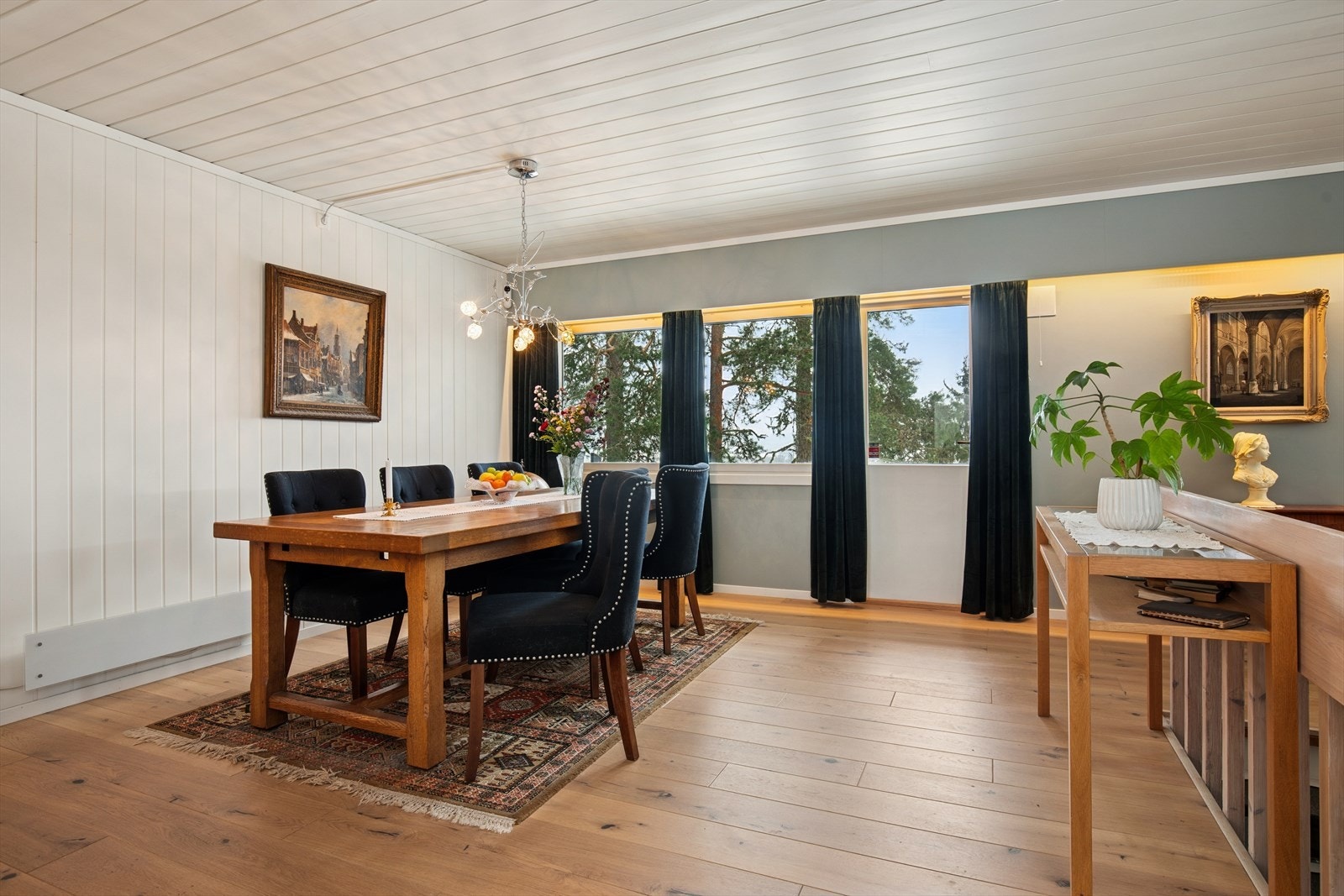 Boligen har gjennomgått en betydelig innvendig oppgradering i 2019. Galleribilde