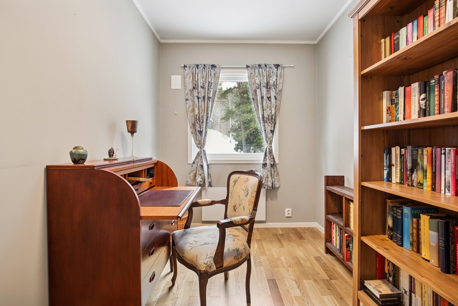 Boligen har tre soverom i første etasje. Galleribilde