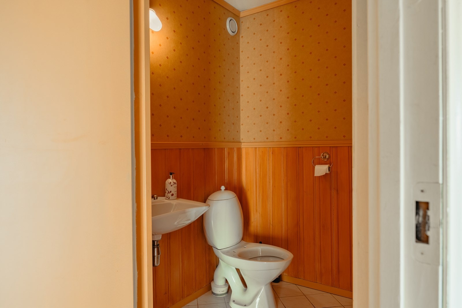 Eget toalett adskilt fra bad. Galleribilde