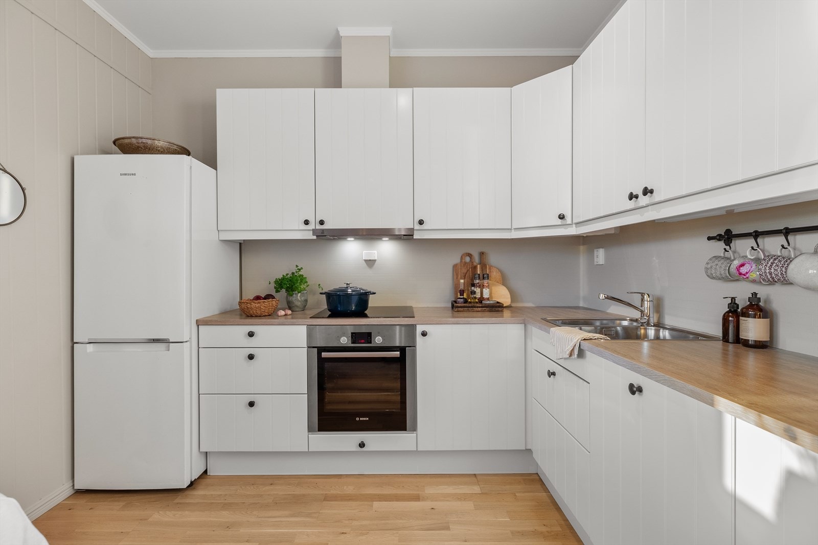 Integrert oppvaskmaskin, platetopp og stekeovn Galleribilde