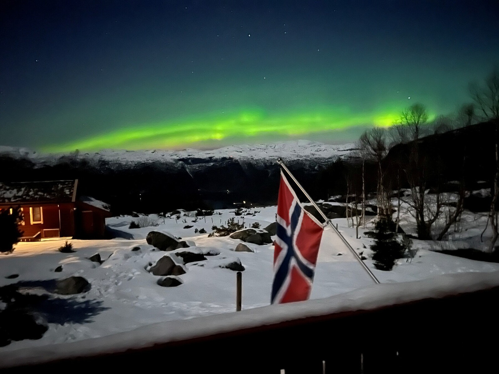Stjerneklar himmel og nordlys (Bilde tatt av selger) Galleribilde