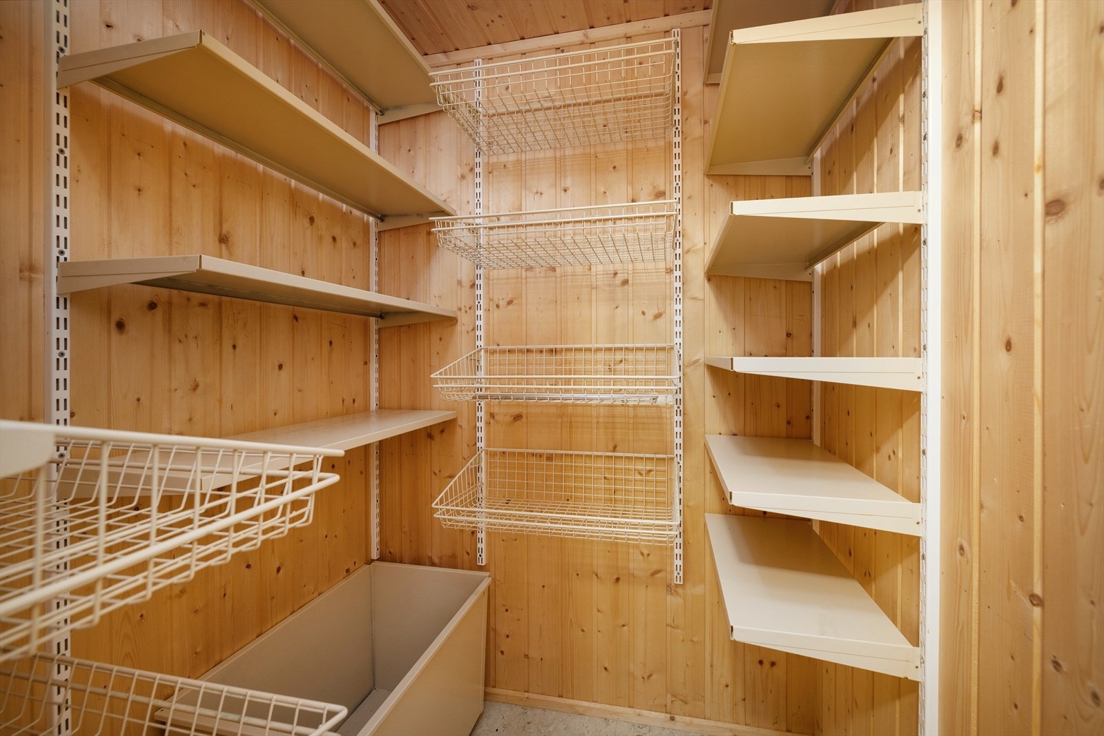 Kjølerom i underetasje. Galleribilde