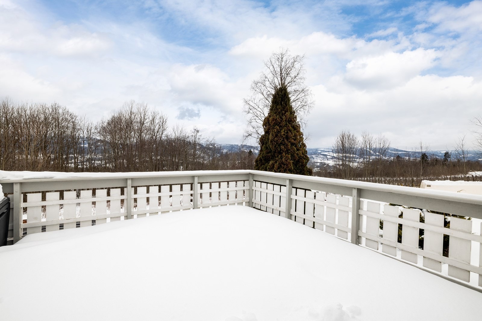 Hyggelig utsikt fra terrassen, samtidig som det er skjermet og usjenert
. Galleribilde