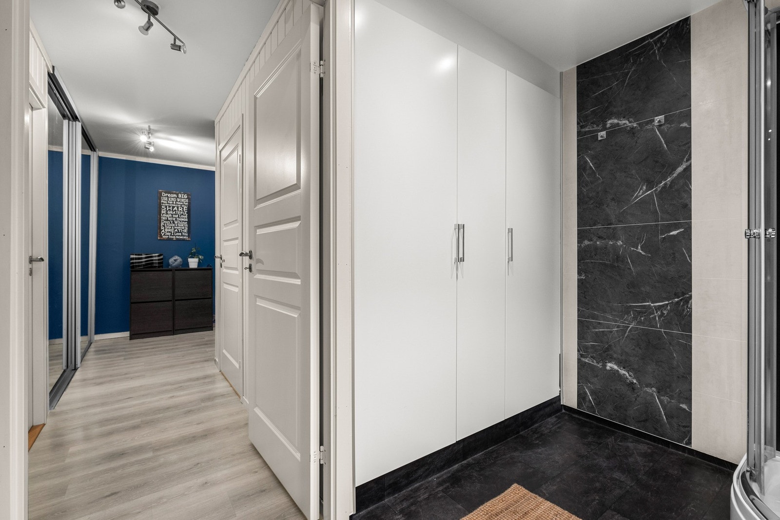 Romslig gang på 10,5 kvm. Galleribilde