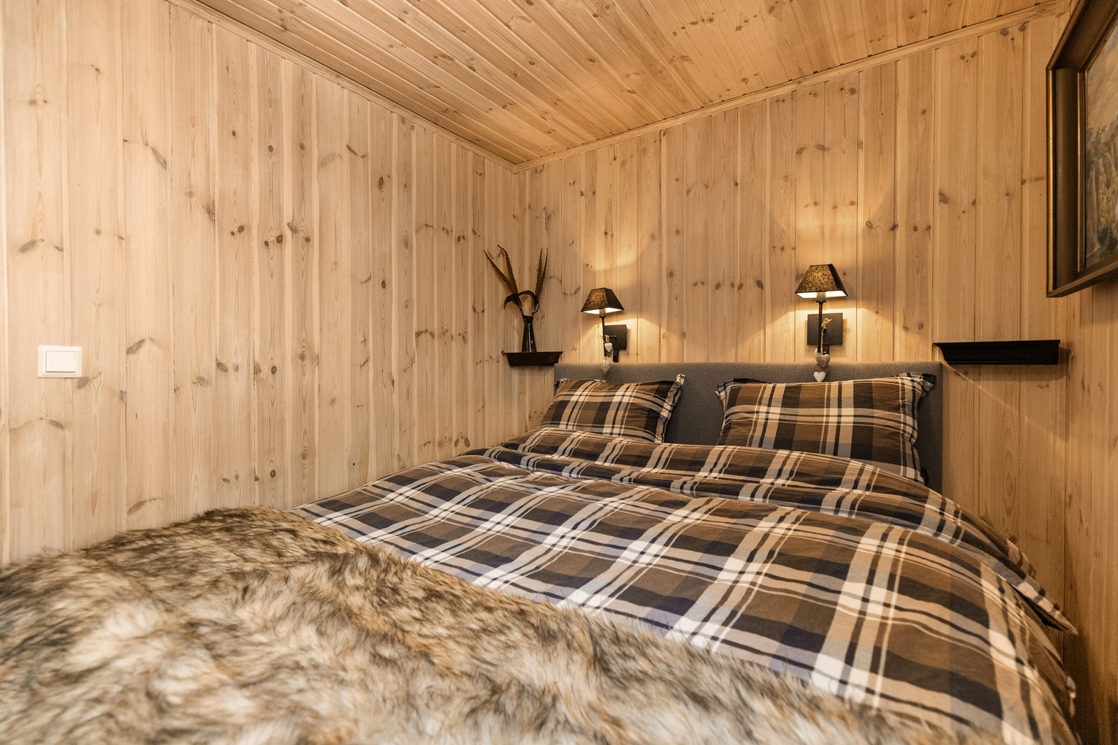 To av soverommene finner man i hovedhytta. Hovedsoverommet er i dag møblert med dobbeltseng Galleribilde