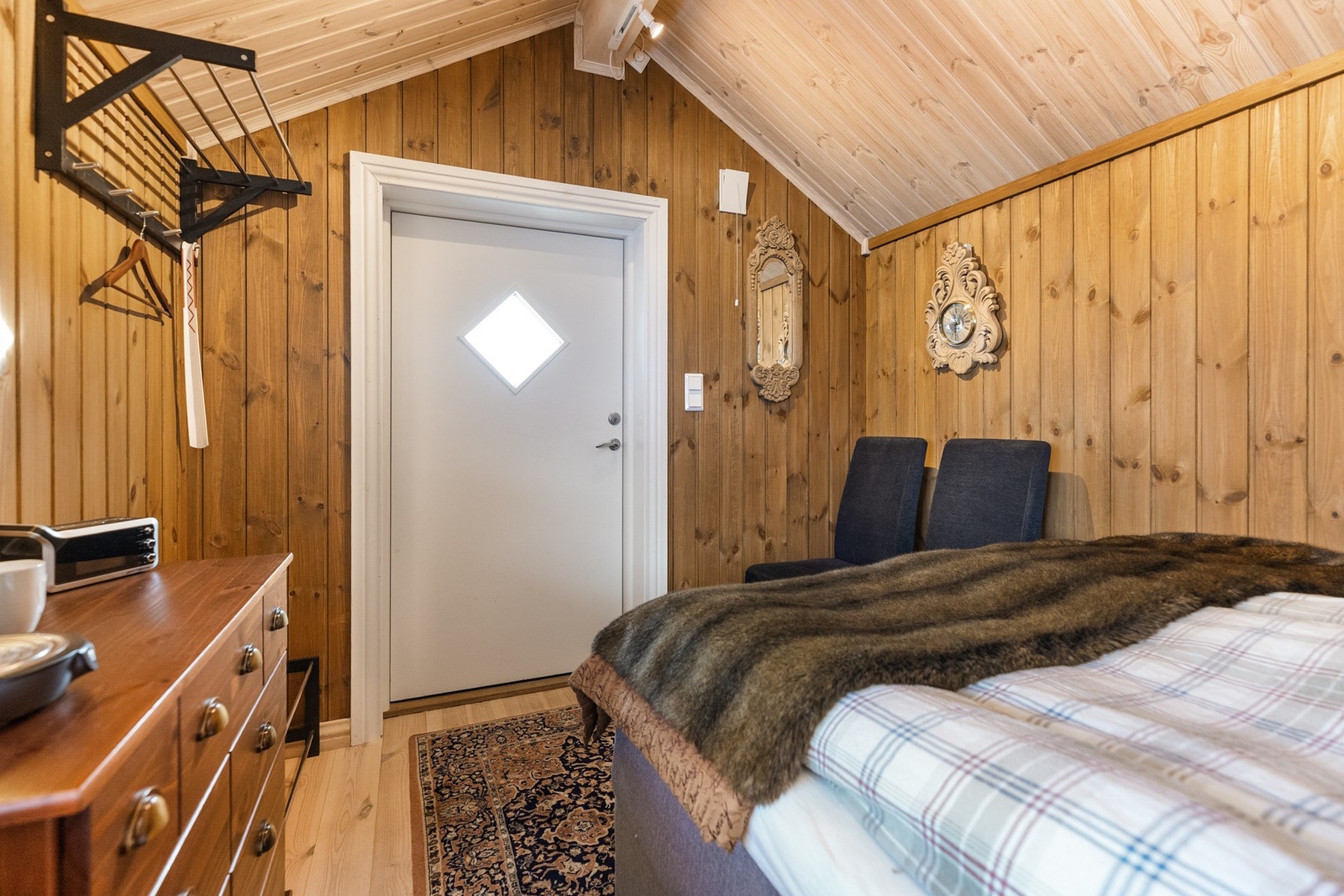 I tillegg finnes det et ekstra soverom i det praktiske annekset som gir gode muligheter til å ta i mot besøk av familie og venner Galleribilde