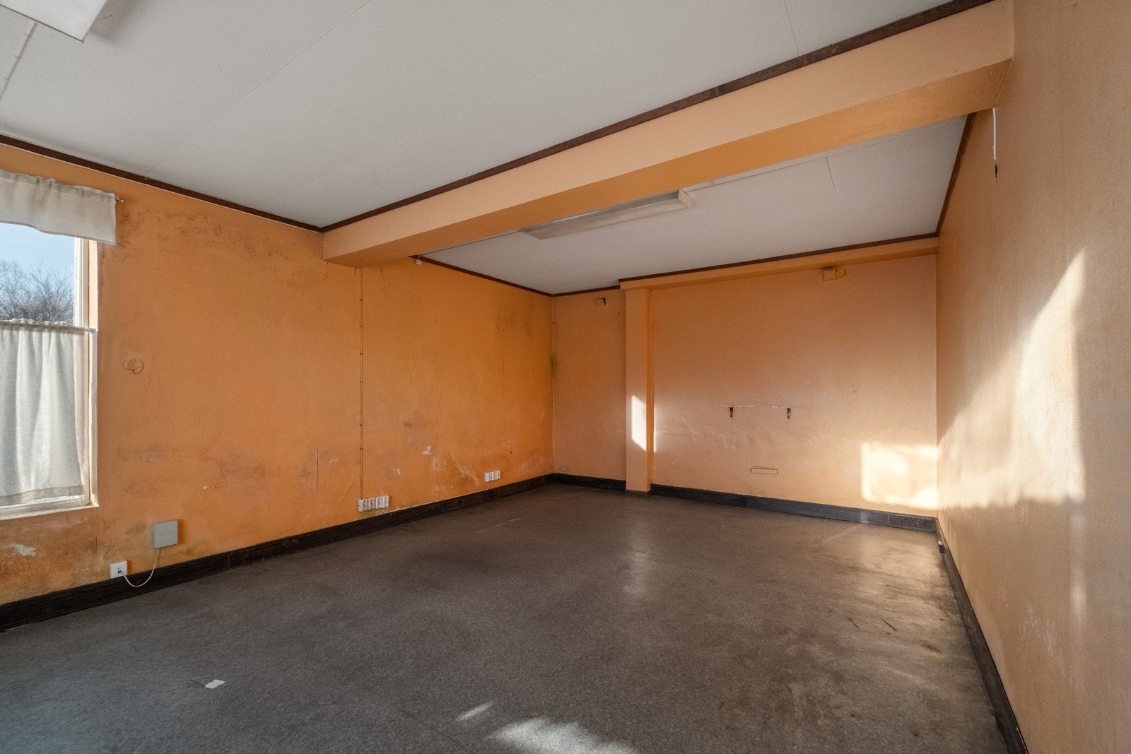 I kjeller har man rikelig med boder/ disponible rom, hvorav dette er det største. Galleribilde