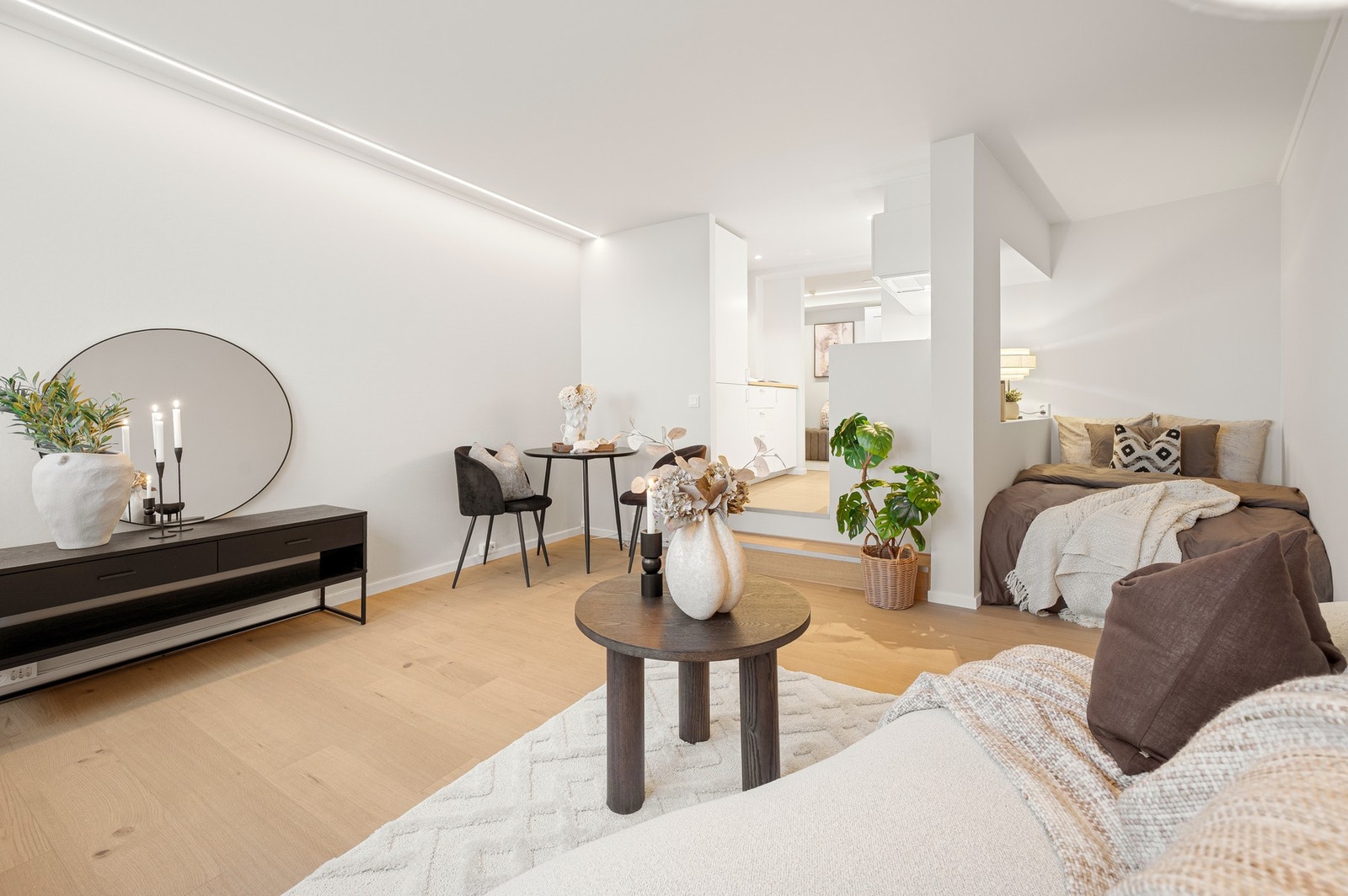 Åpen stue/alkove løsning på nesten 17 m². Galleribilde