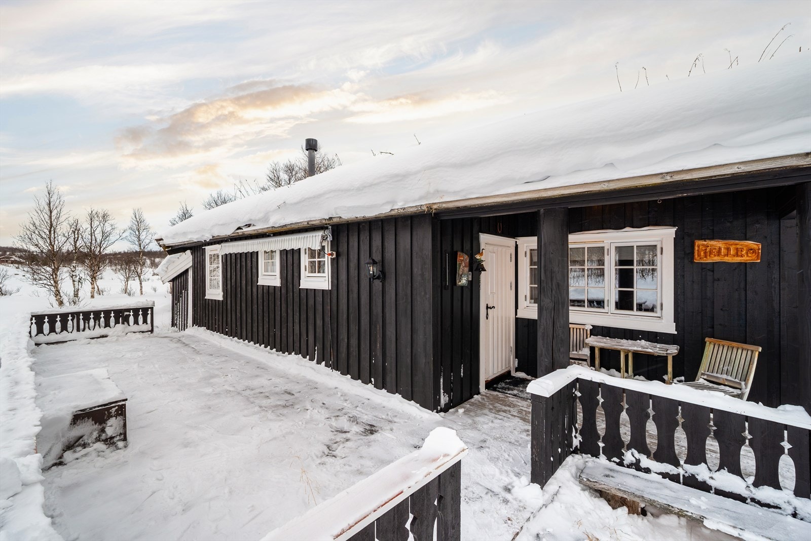 Trivelig overbygd inngangsparti. Galleribilde