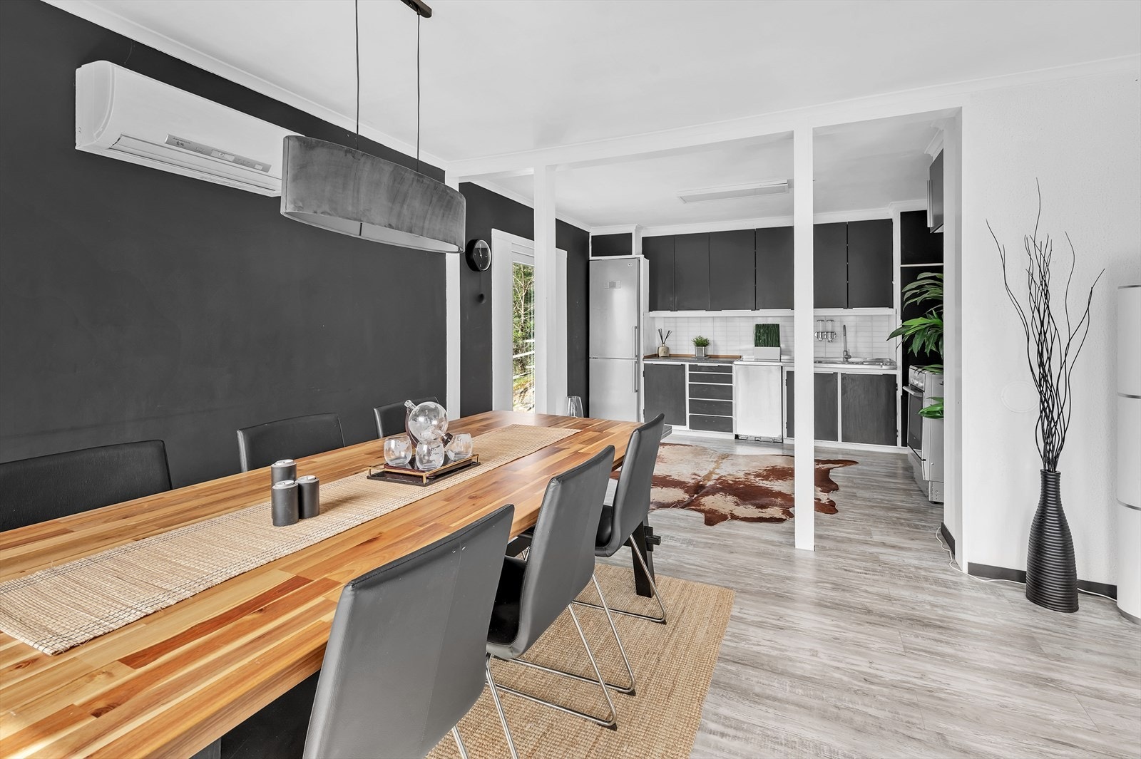 Det er varmepumpe i stue. Galleribilde