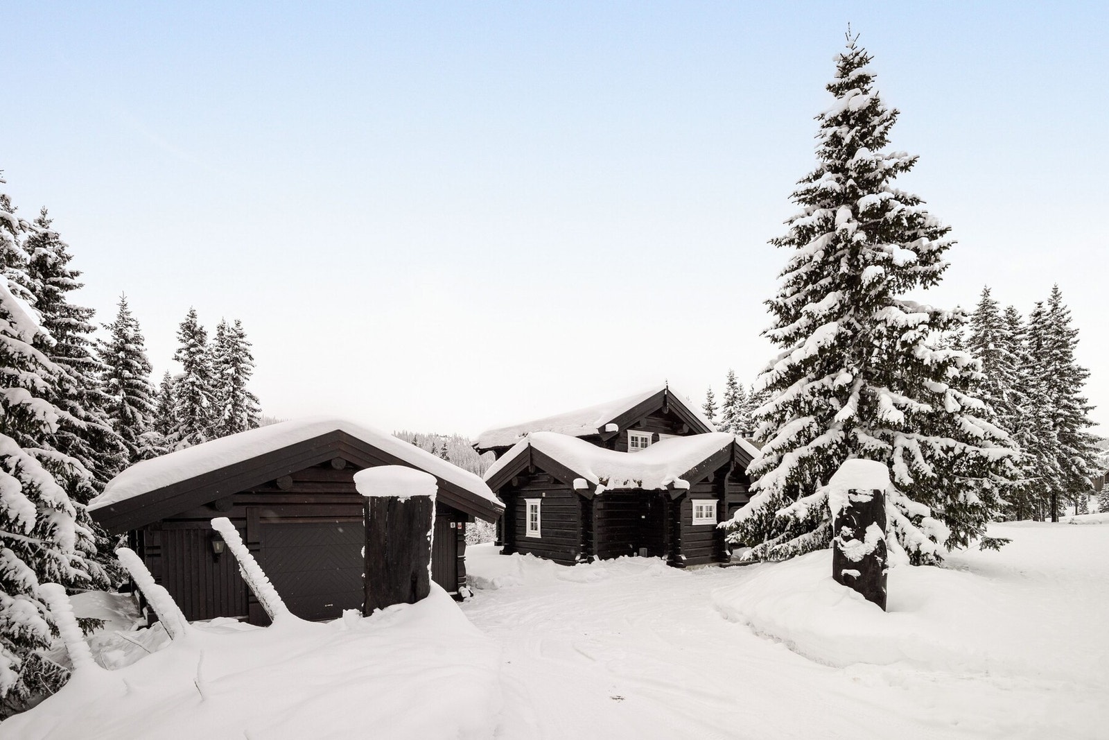 Hytta har appstyrt oppvarming og alarm. Galleribilde