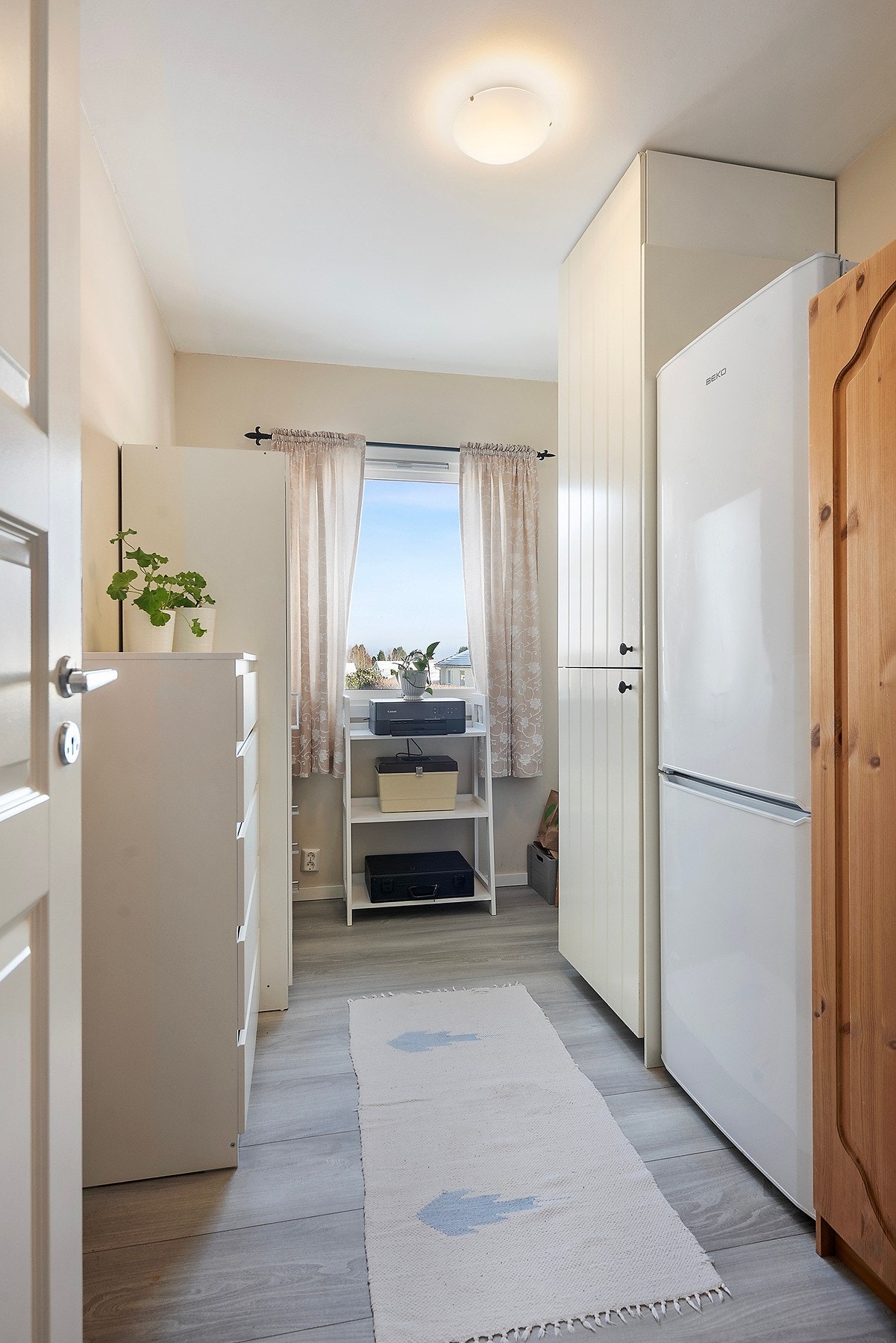 Soverom eller kontor som ligger ved gangen. Så en fin plassering på alle 3 soverommene Galleribilde