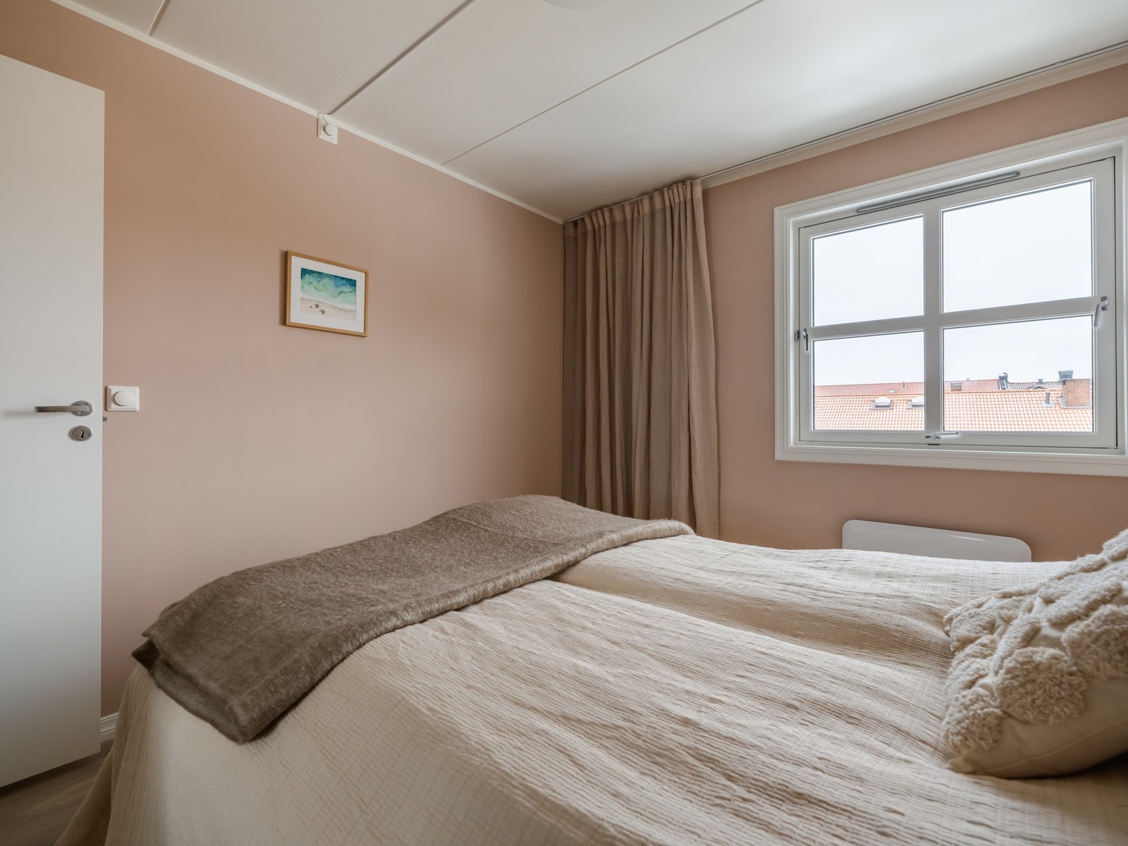 Leiligheten vender i sin helhet inn mot en skjermet og rolig bakgård. Galleribilde