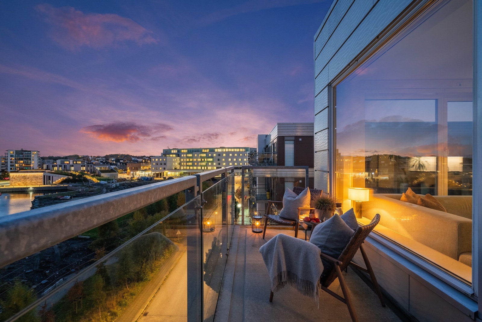 Kveldsbilde | Balkong Galleribilde