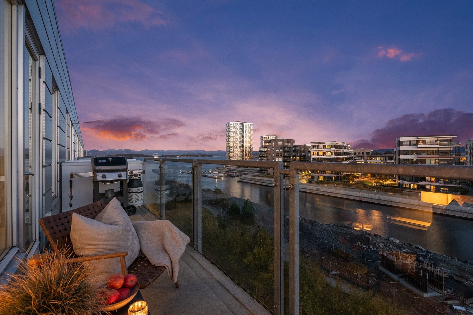 EIE Eiendomsmegling v/ Jr. Partner Håkon Hovland presenterer Tinngata 1! (Fotograf: Arve Gravdal) Galleribilde