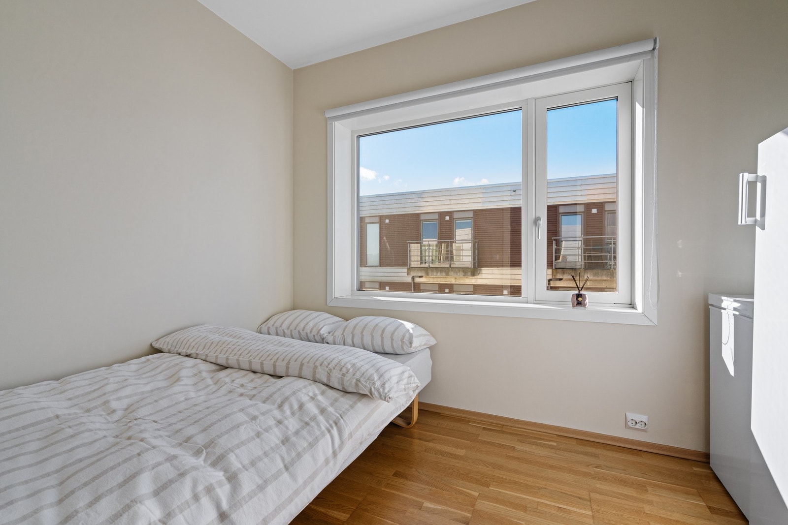 Soverom 2 også av god størrelse. Egner seg ypperlig som gjesterom eller kontor. Galleribilde