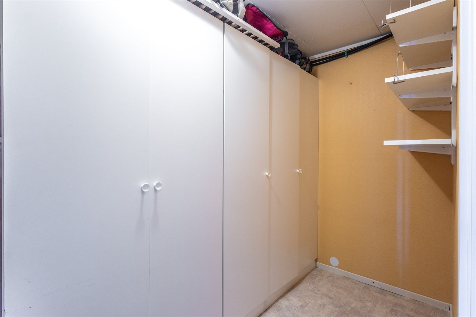 Romslig bod på hele 5,8m². Galleribilde