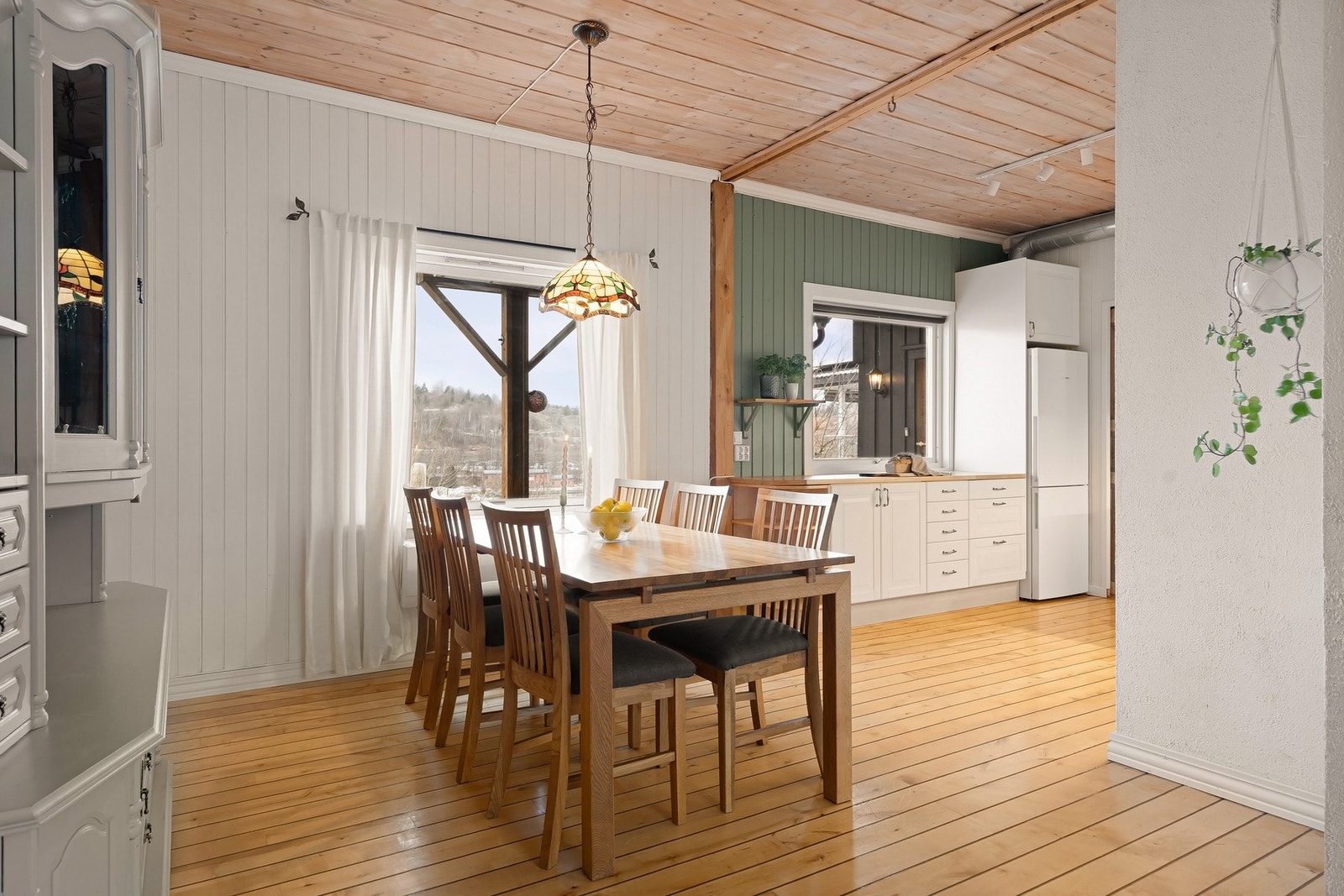 Mitsubishi varmepumpe fra 2018 plassert ved spiseplassen Galleribilde