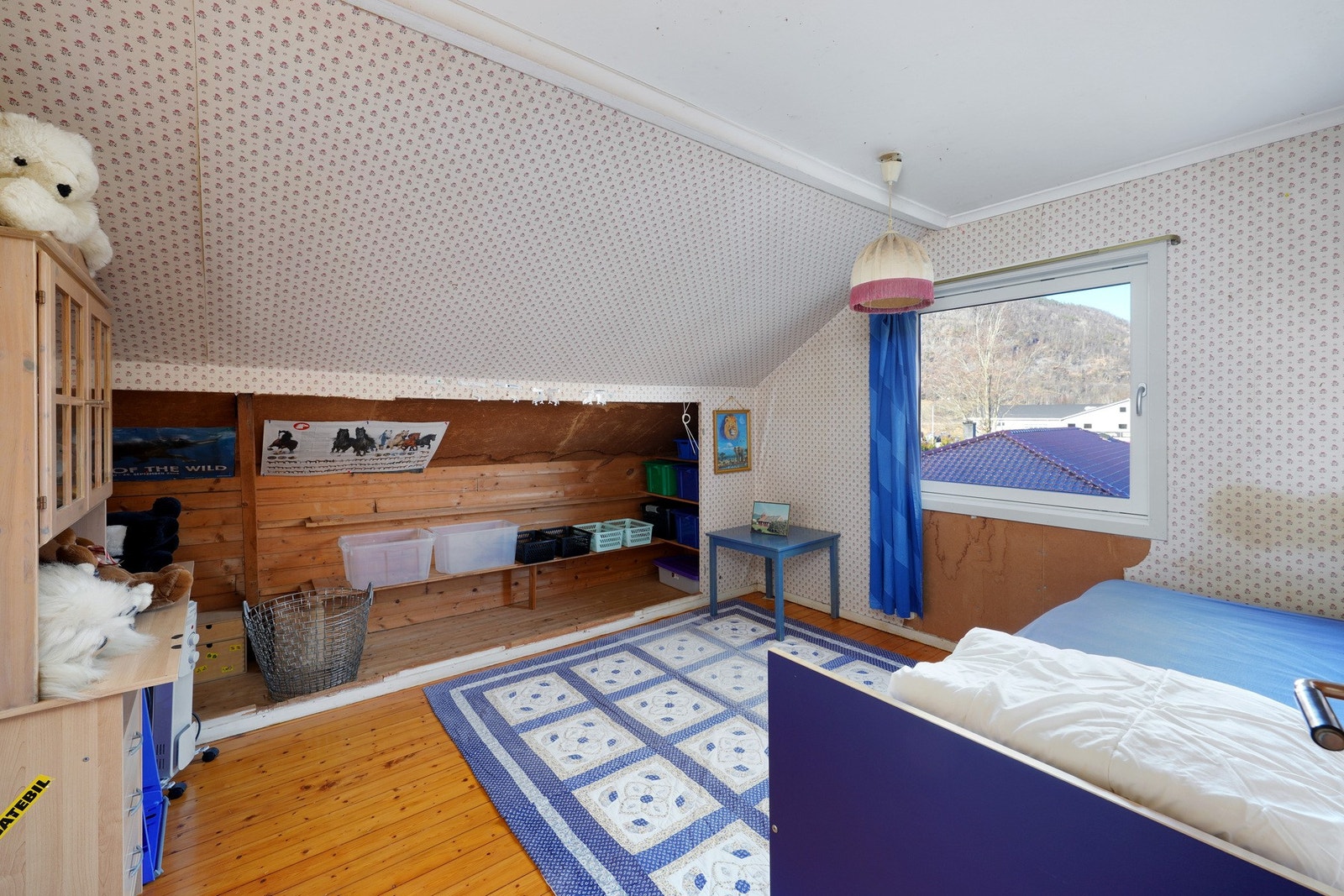 Soverom 3 med rikelig naturlig lys fra vindu. Galleribilde