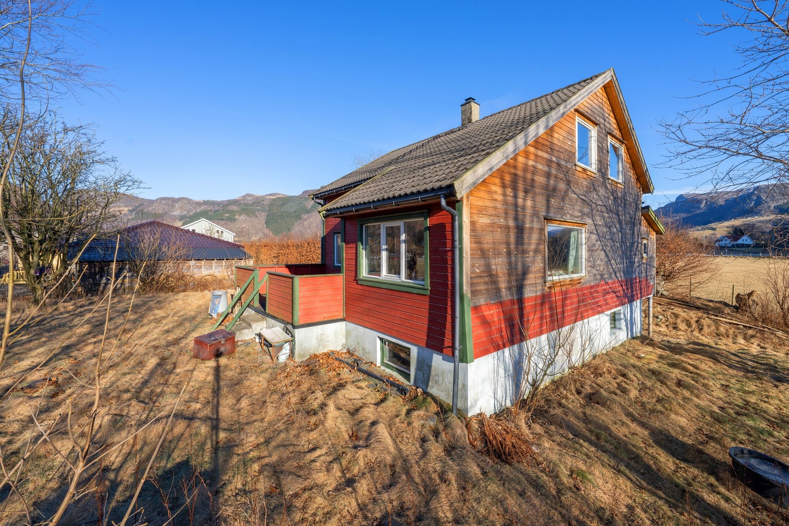 Boligen har en vestvendt terrasse som gir flotte solforhold. Galleribilde