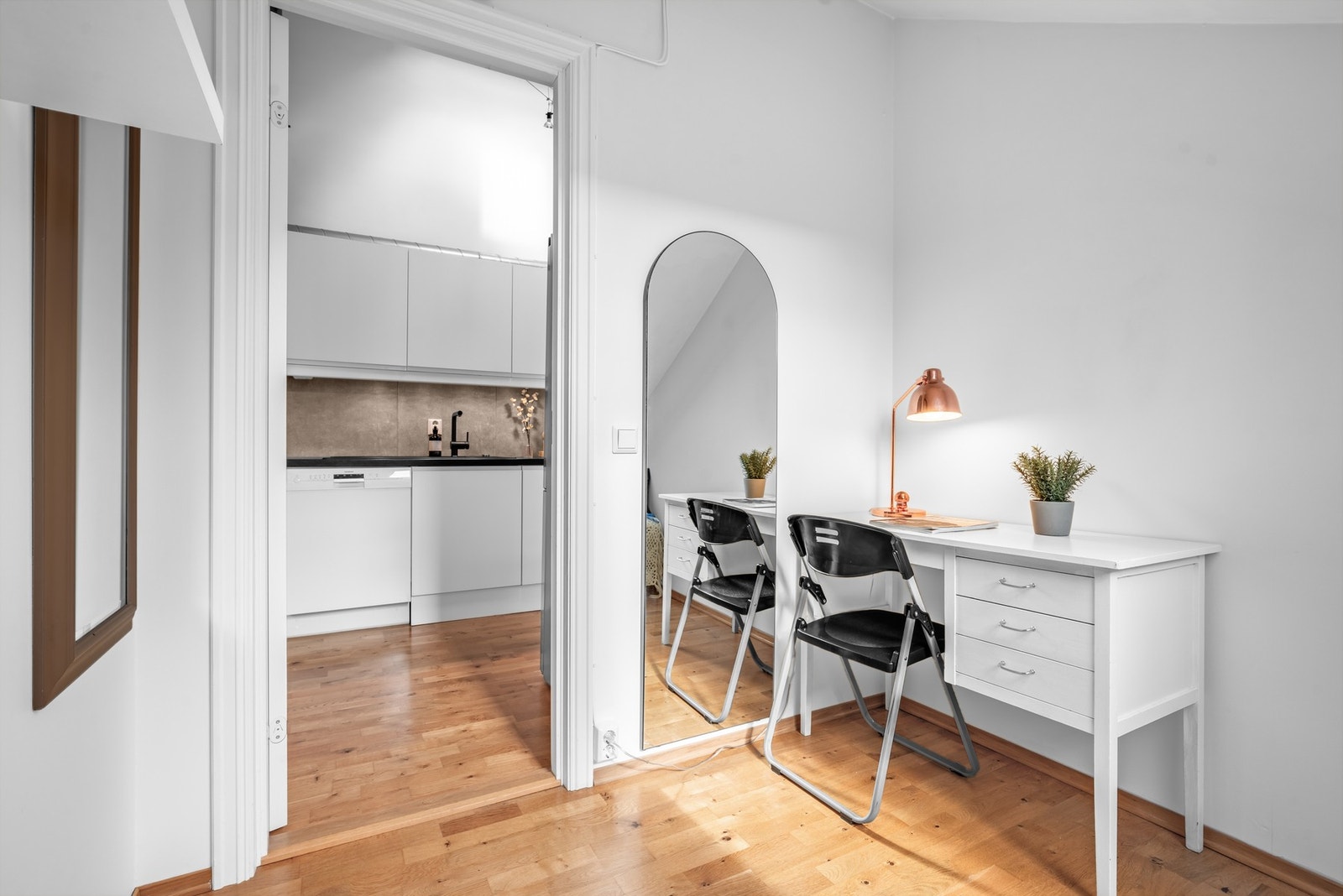 Det andre soverommet har også plass for hjemmekontorløsning om ønskelig Galleribilde