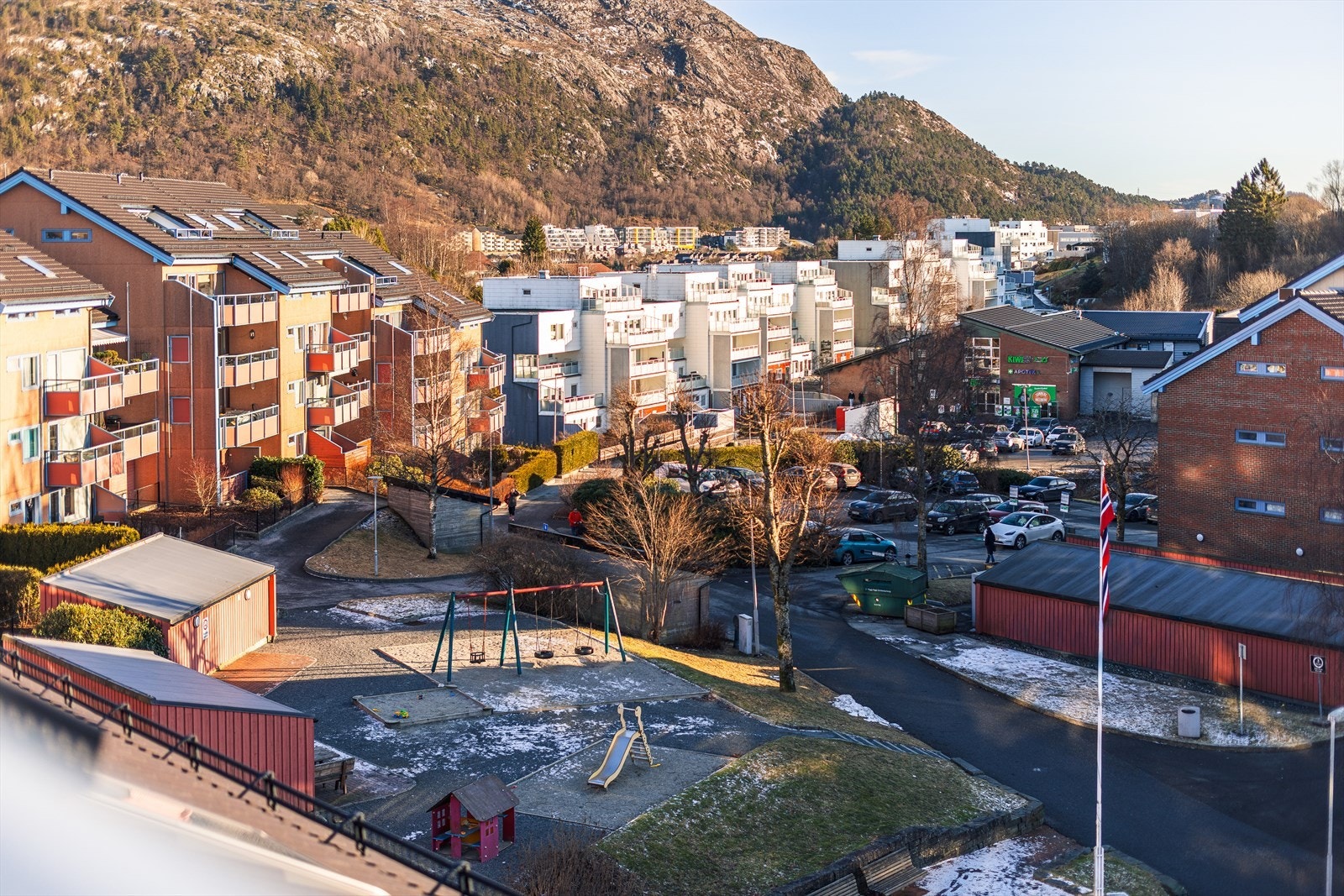 Flere lekeplasser på borettslagets eiendom Galleribilde
