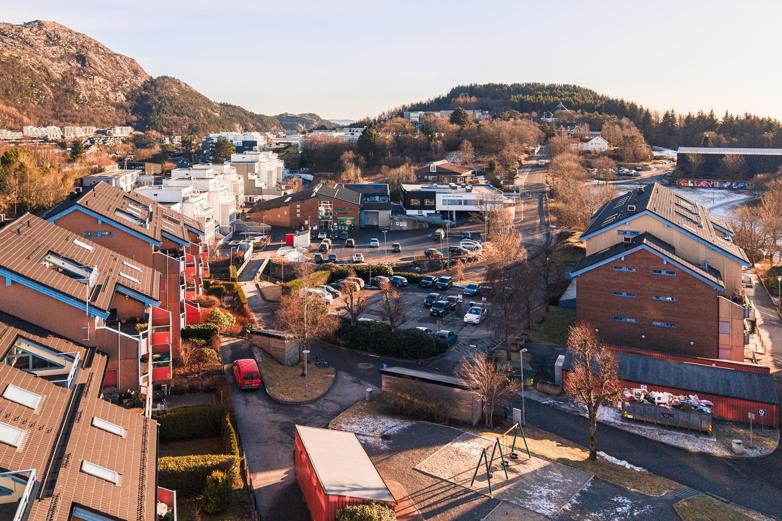 Nærhet til flotte turterreng på Lyderhorn Galleribilde