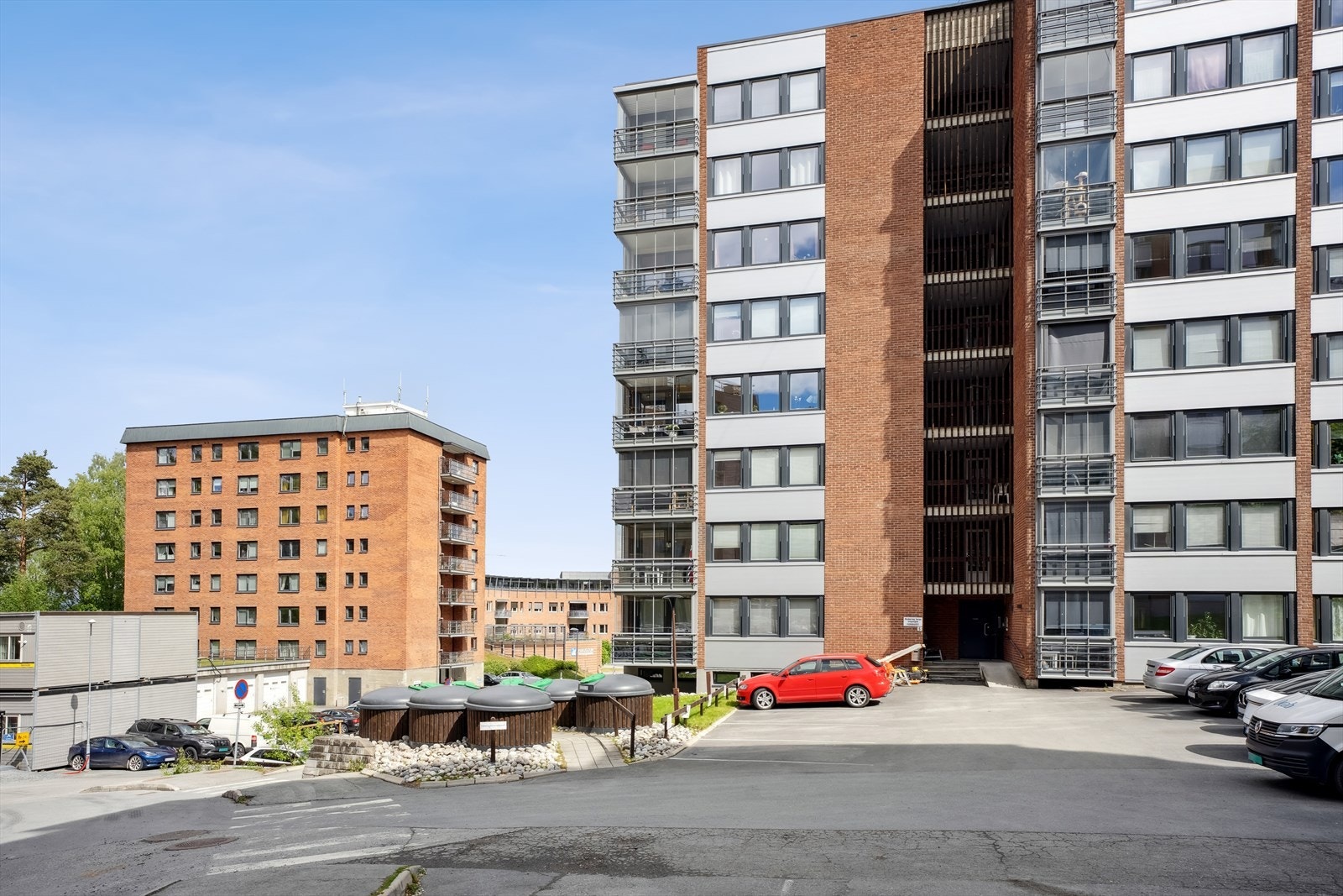 Høyblokk med heis. Galleribilde