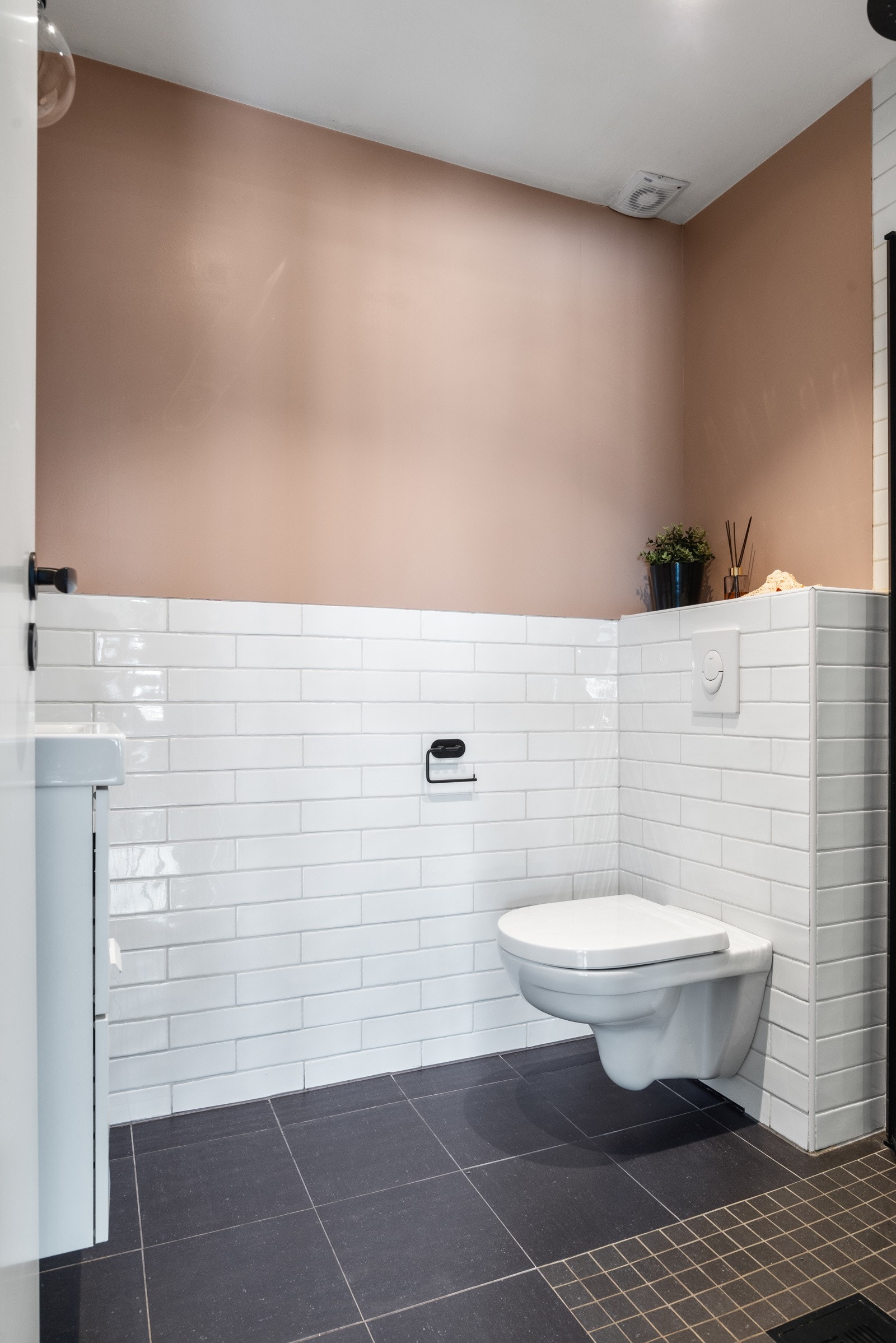 Boligen har to delikate bad. Galleribilde