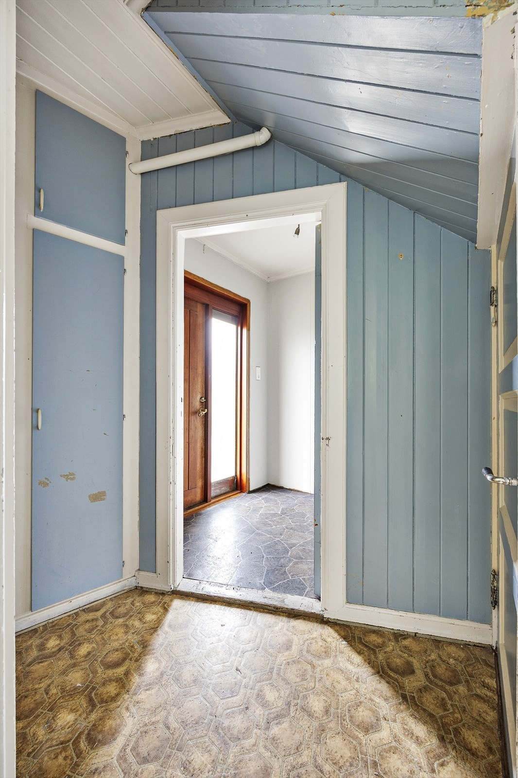 Trapp ned til kjelleren like ved kjøkkeninngangen. Galleribilde