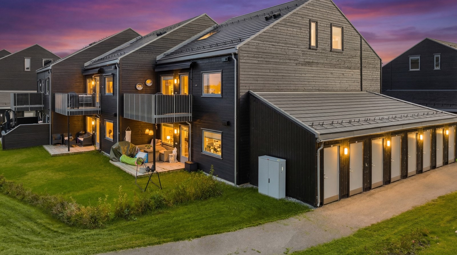 Videre medfølger en utvendig bod. Galleribilde