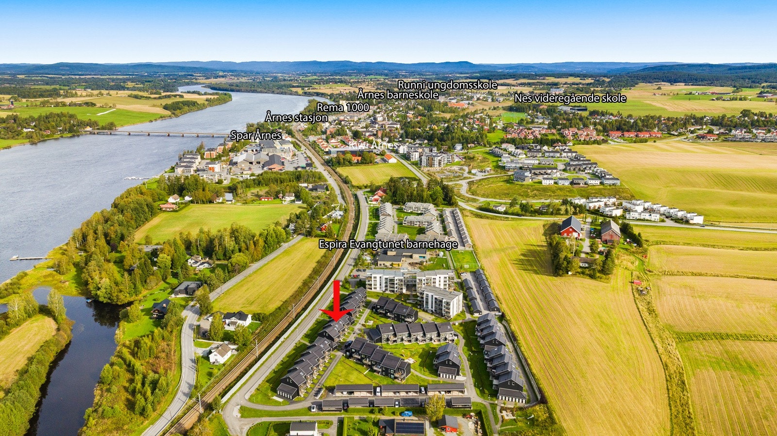 Barnehage rett ved, og servicetilbud i nærheten. Galleribilde