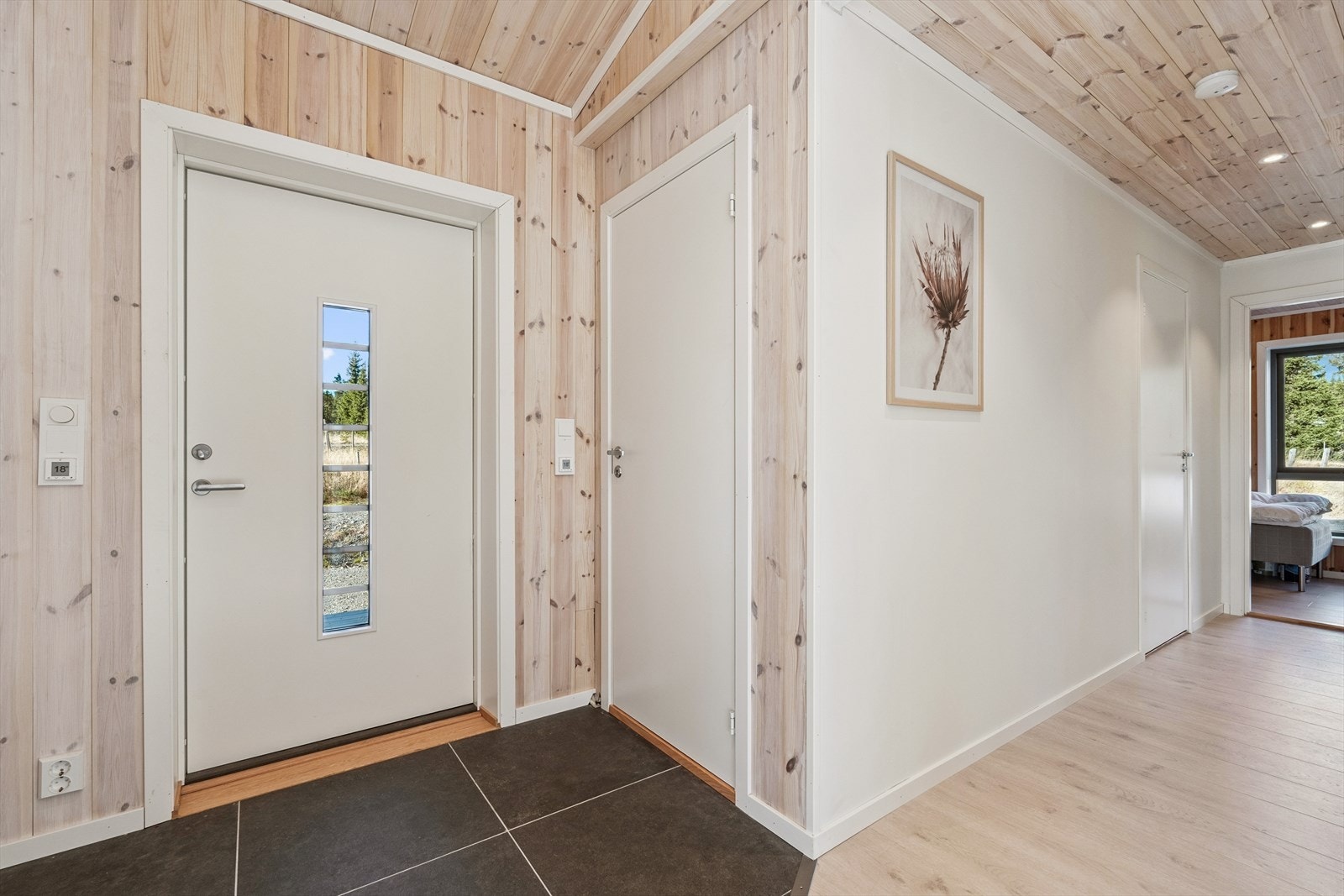 Fra entréen er det adgang til et separat toalettrom. Galleribilde